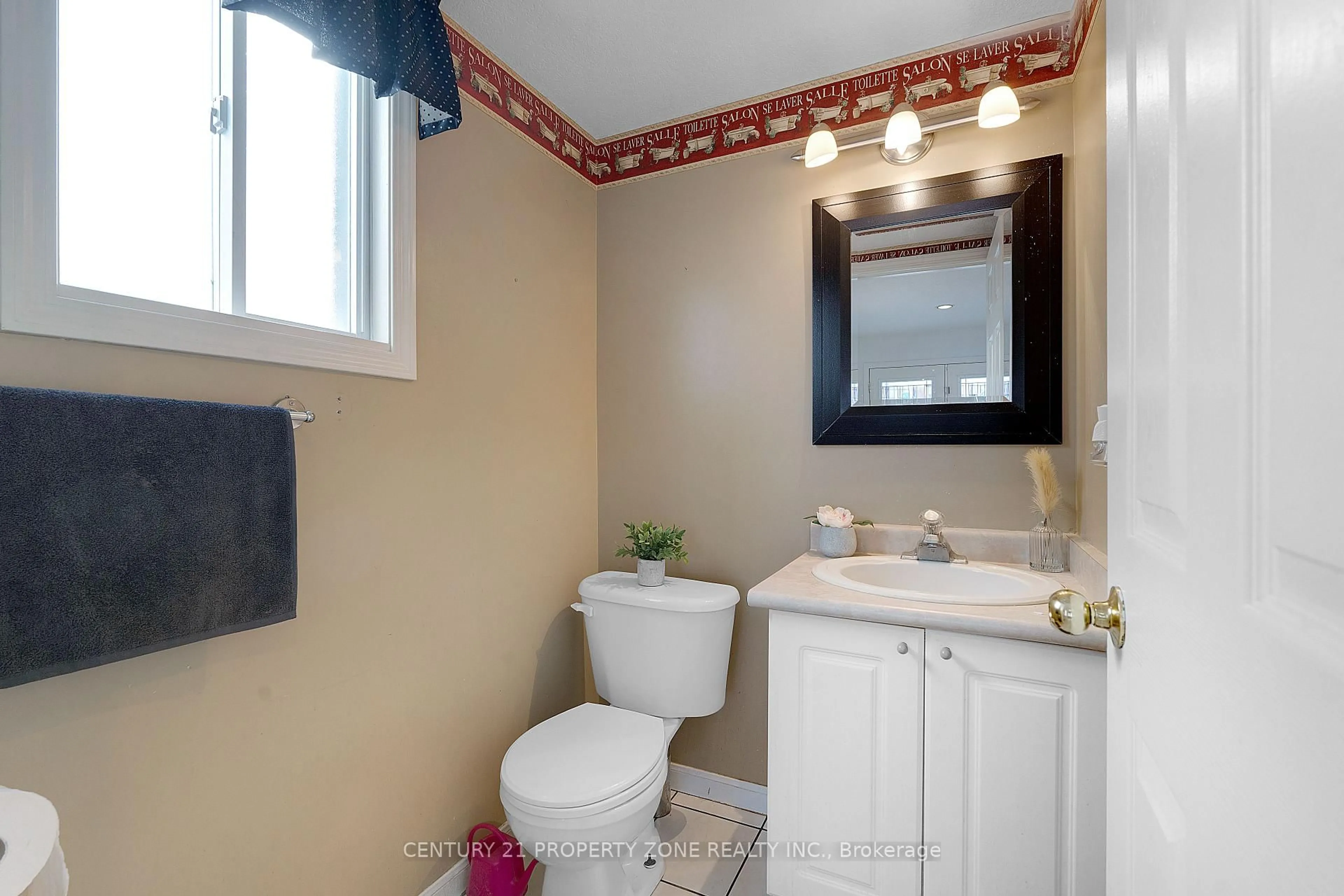 Standard bathroom, ceramic/tile floor for 359 Otterbein Rd, Kitchener Ontario N2B 3V9