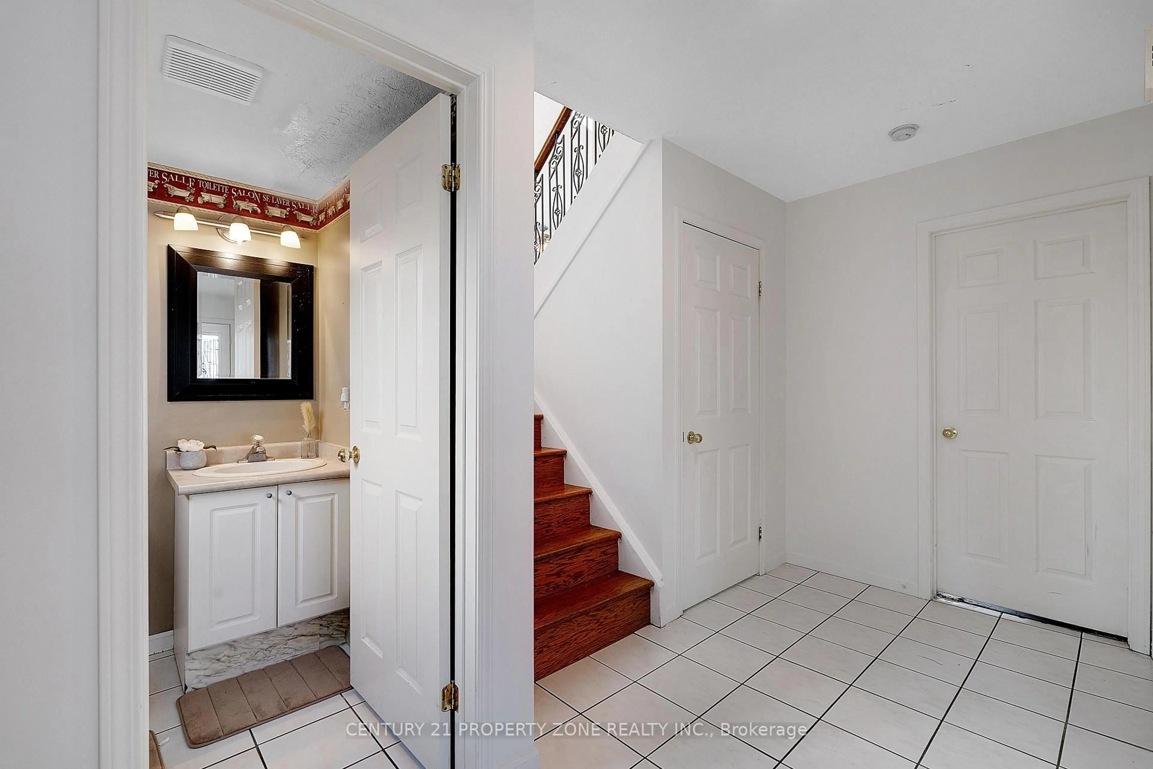 Indoor entryway for 359 Otterbein Rd, Kitchener Ontario N2B 3V9