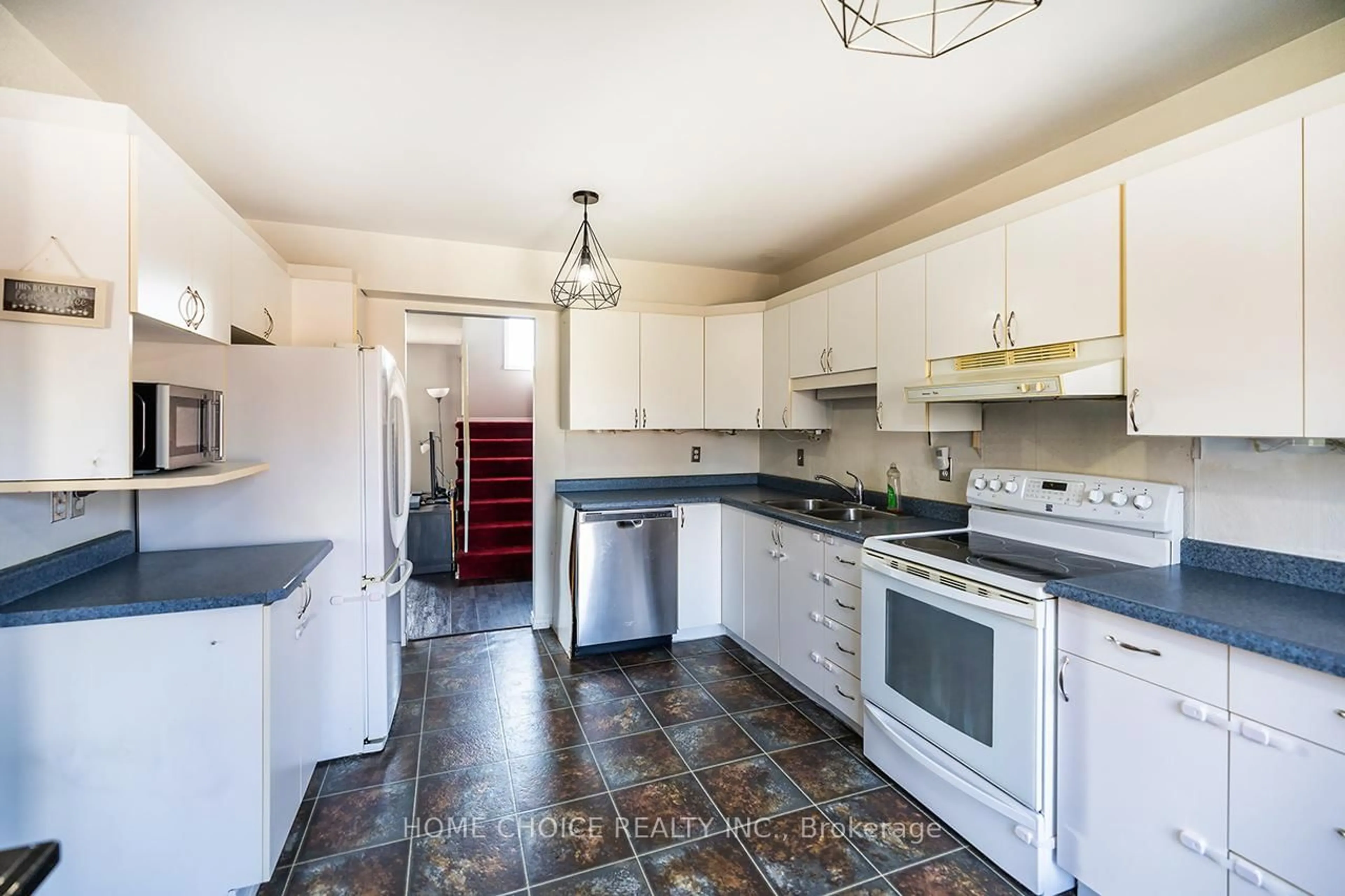 Standard kitchen, ceramic/tile floor for 14 GROSS St #D, Brighton Ontario K0K 1H0