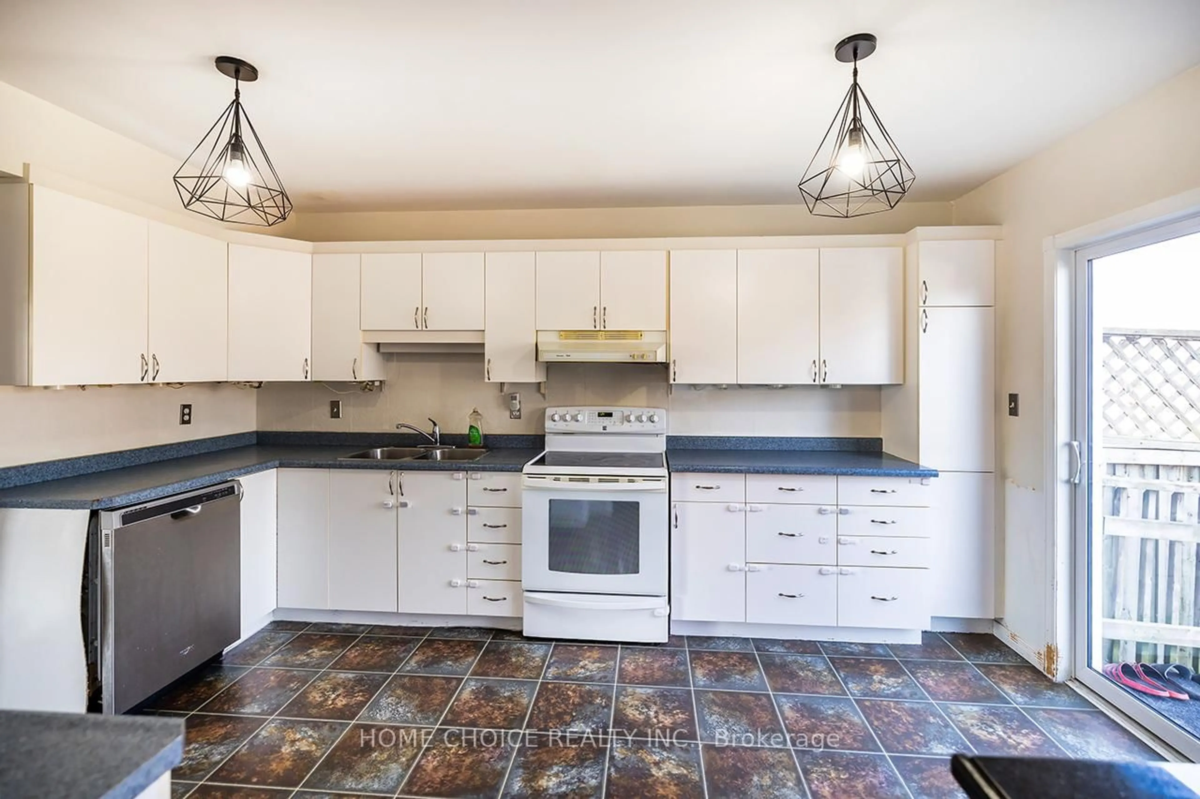 Standard kitchen, ceramic/tile floor for 14 GROSS St #D, Brighton Ontario K0K 1H0