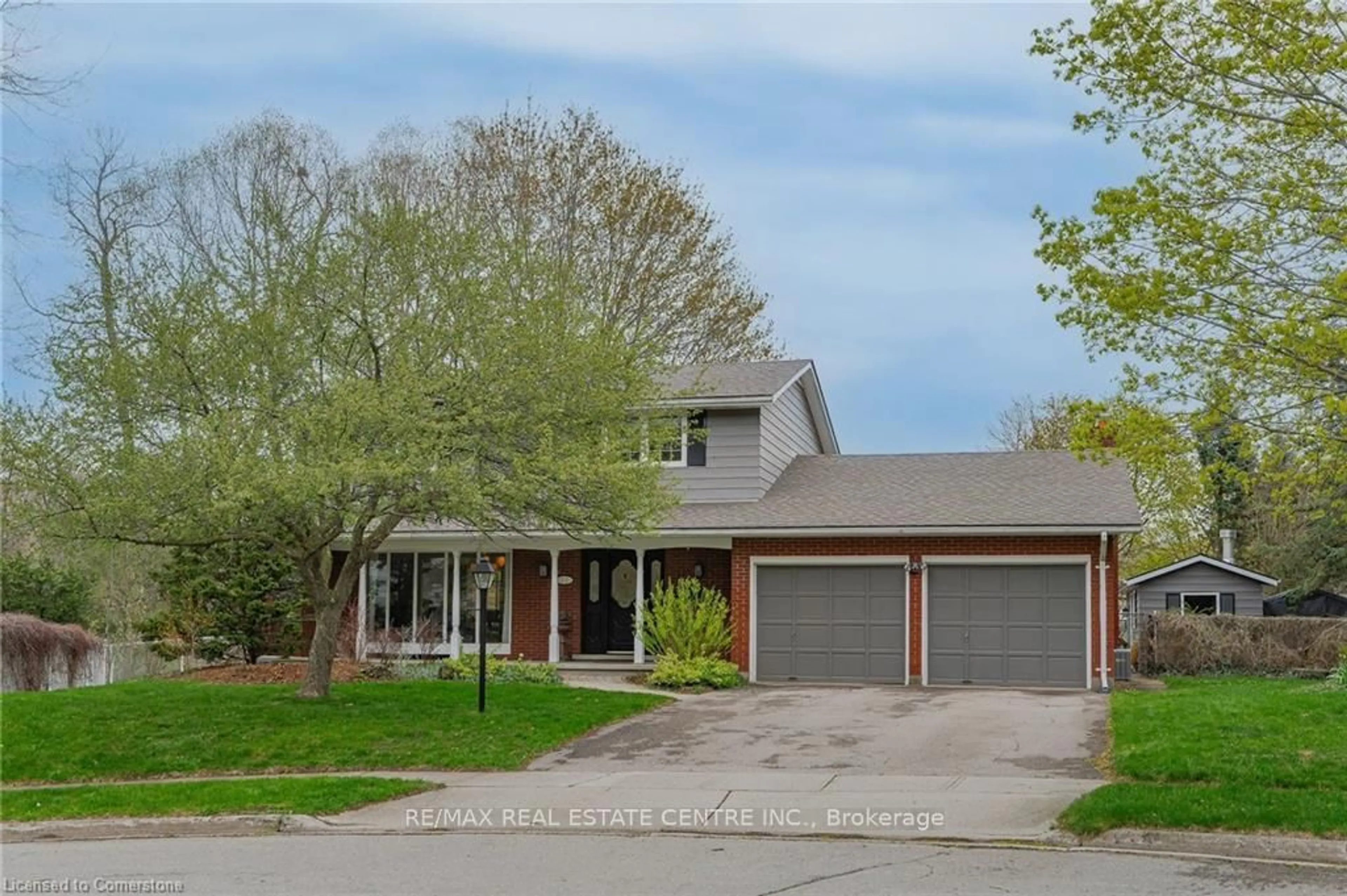 Home with vinyl exterior material, street for 11 Blackfriars Pl, Cambridge Ontario N1S 3P1