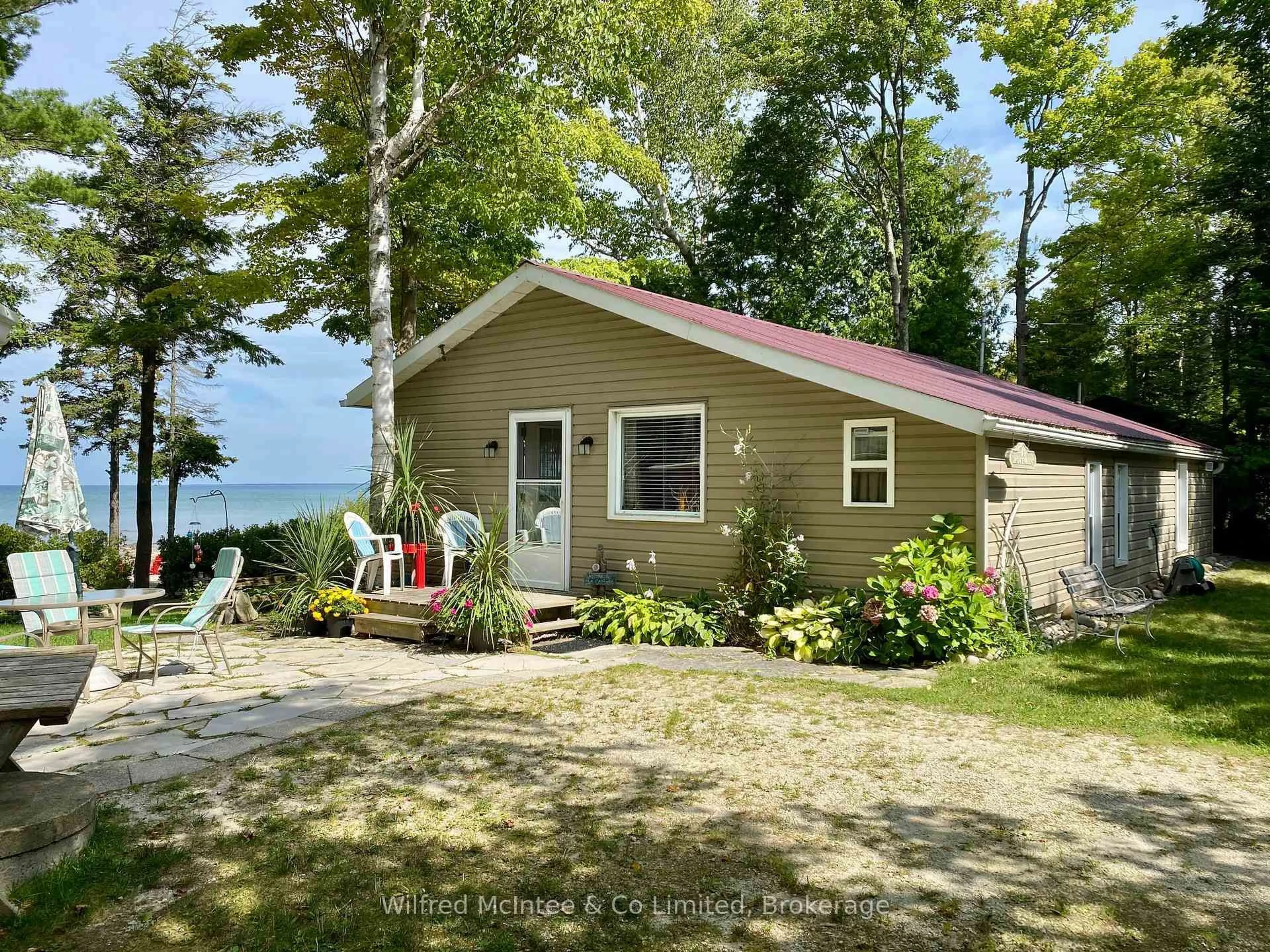 Shed for 61 WAHBEZEE Dr, Native Leased Lands Ontario N0H 2G0