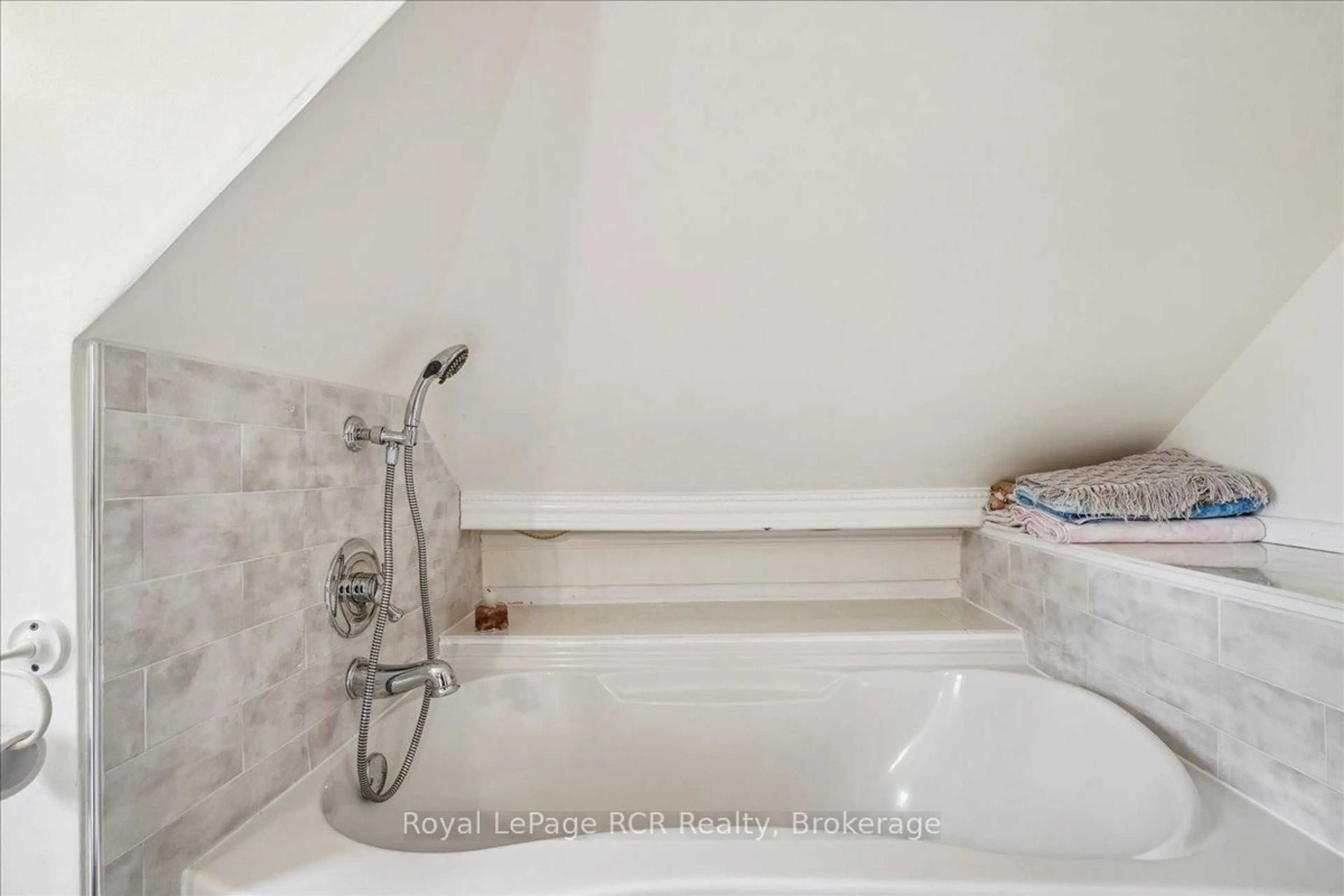 Contemporary bathroom, unknown for 755 7th Ave, Owen Sound Ontario N4K 2Y2