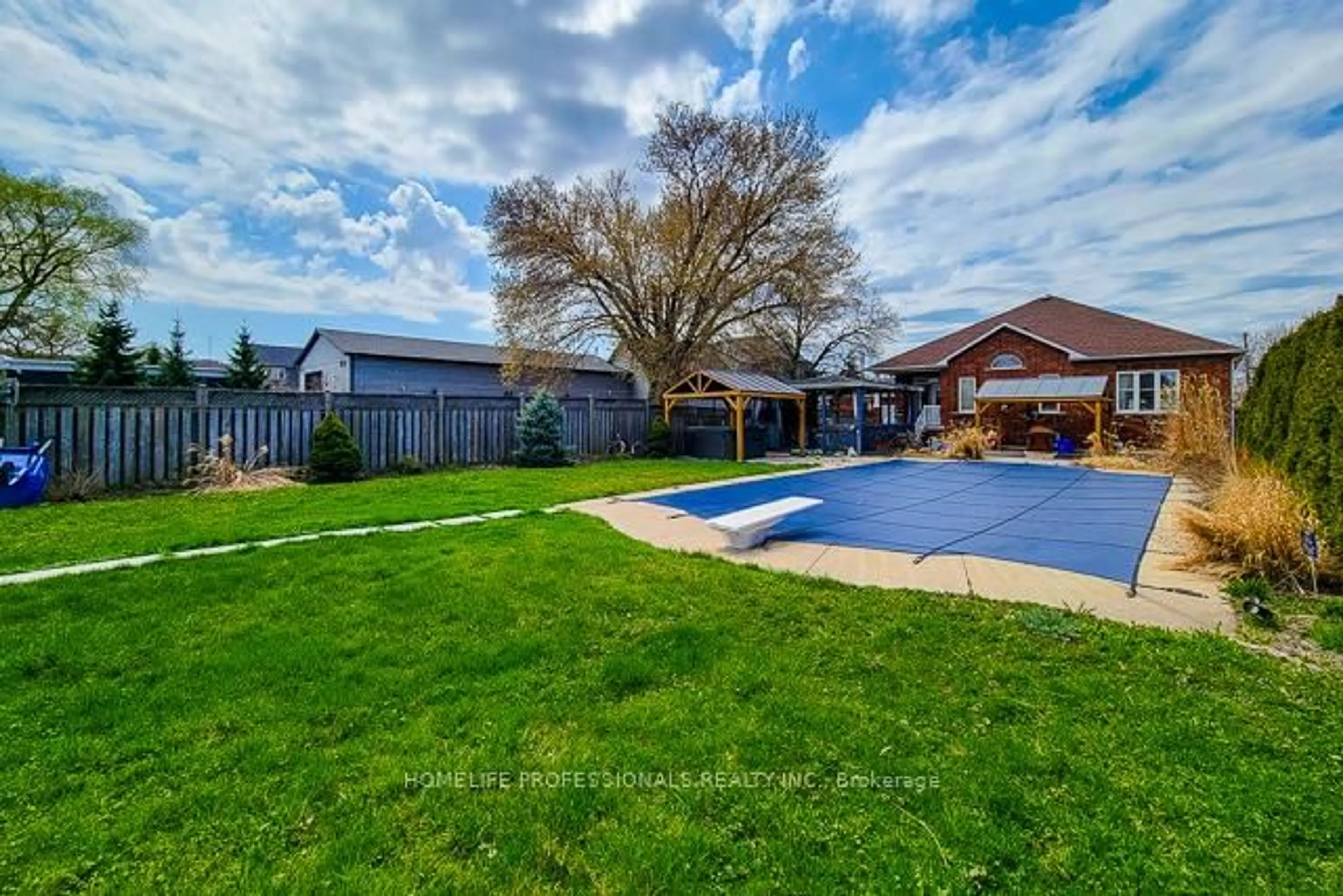 A pic from outside/outdoor area/front of a property/back of a property/a pic from drone, water/lake/river/ocean view for 214 Millen Rd, Hamilton Ontario L8E 2G7