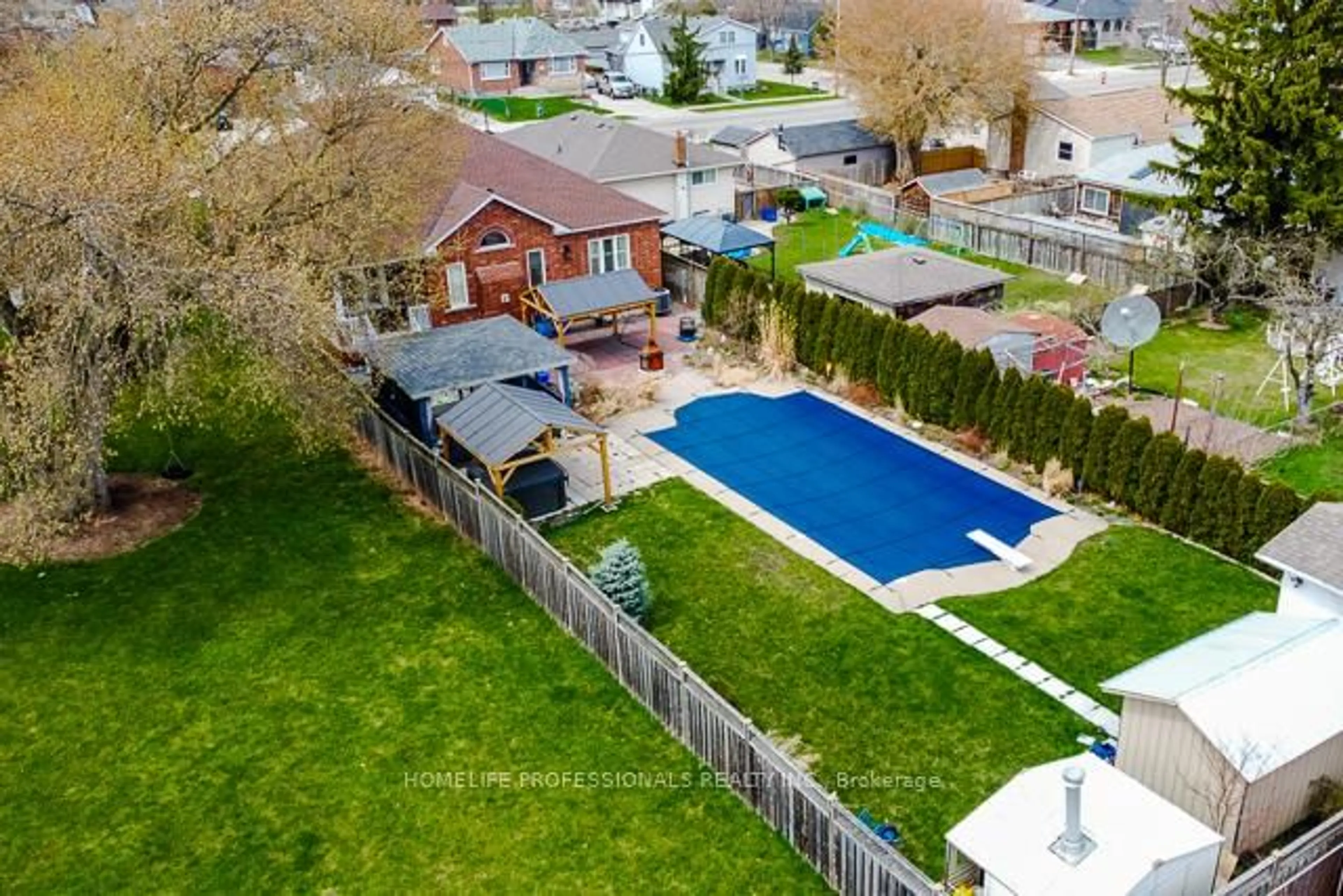 A pic from outside/outdoor area/front of a property/back of a property/a pic from drone, water/lake/river/ocean view for 214 Millen Rd, Hamilton Ontario L8E 2G7