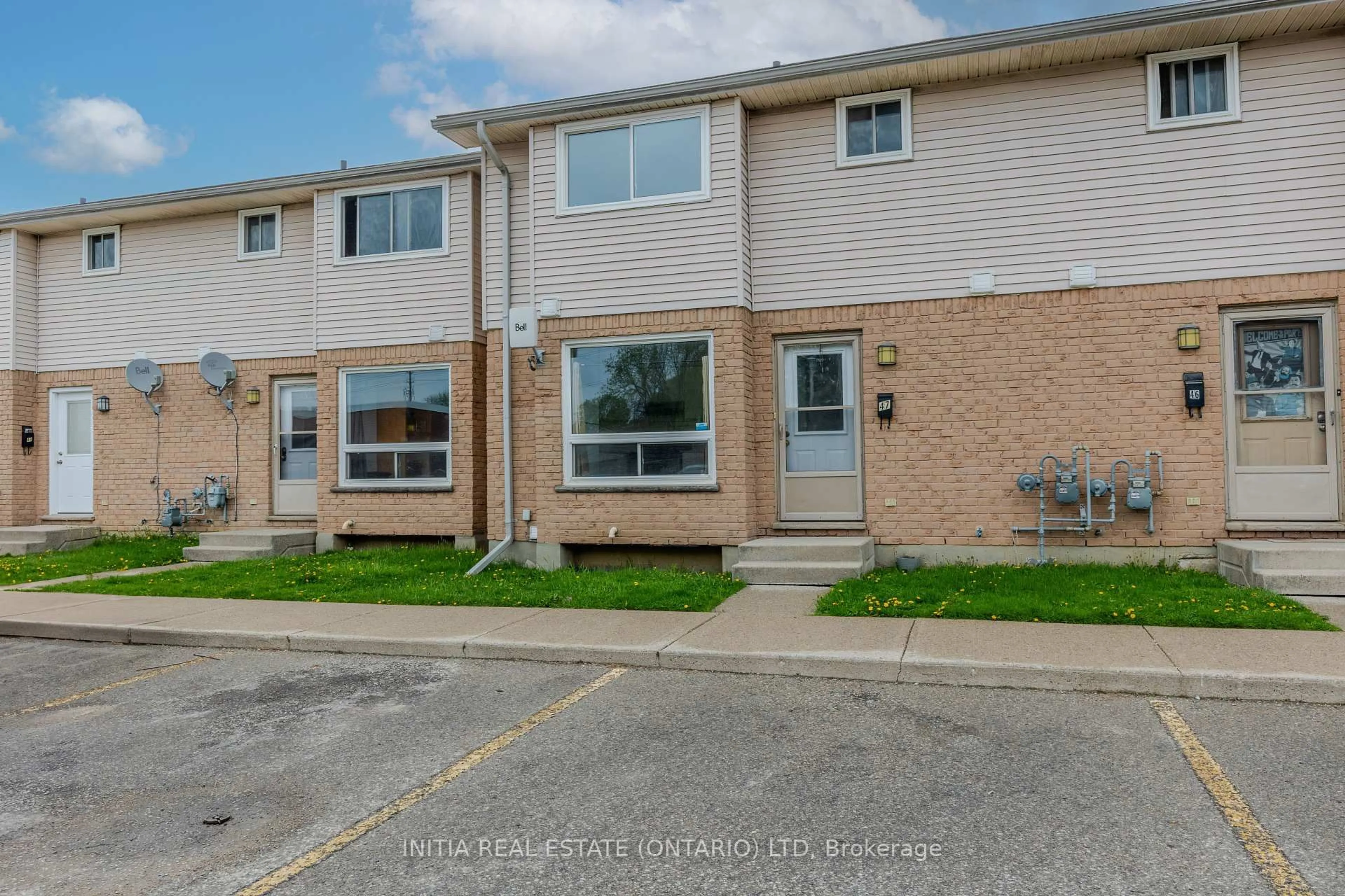 A pic from outside/outdoor area/front of a property/back of a property/a pic from drone, street for 550 Second St #47, London East Ontario N5V 3S3