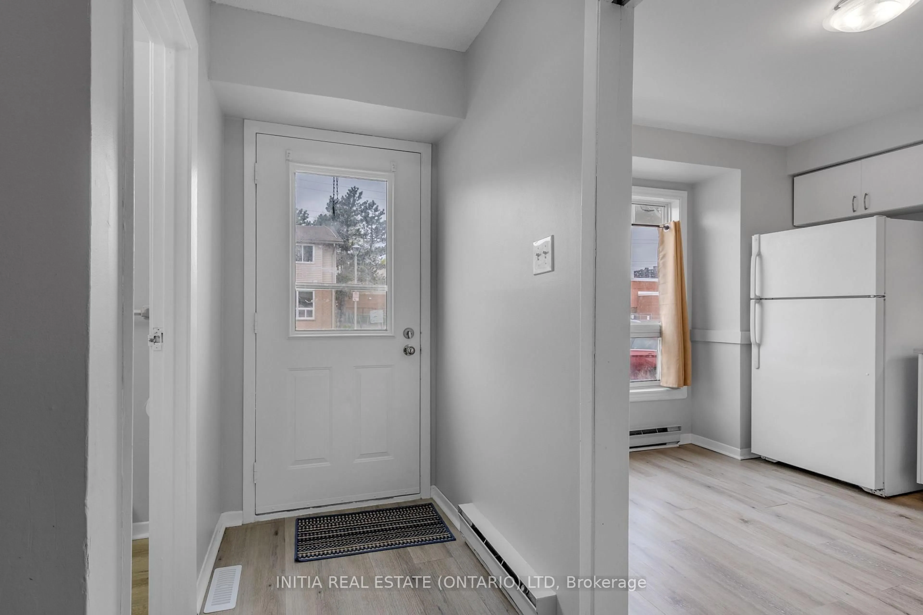 Indoor entryway for 550 Second St #47, London East Ontario N5V 3S3