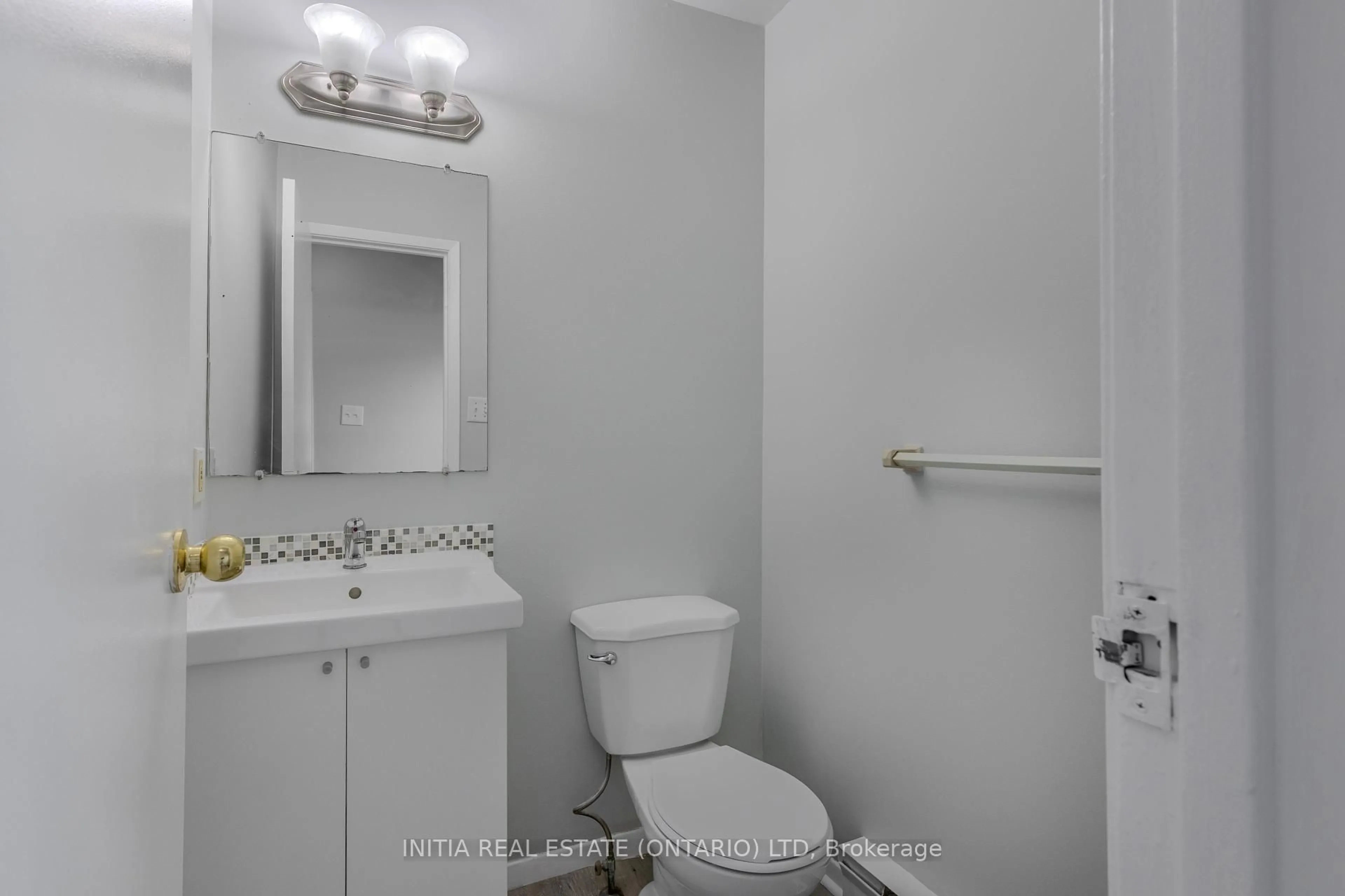 Standard bathroom, unknown for 550 Second St #47, London East Ontario N5V 3S3