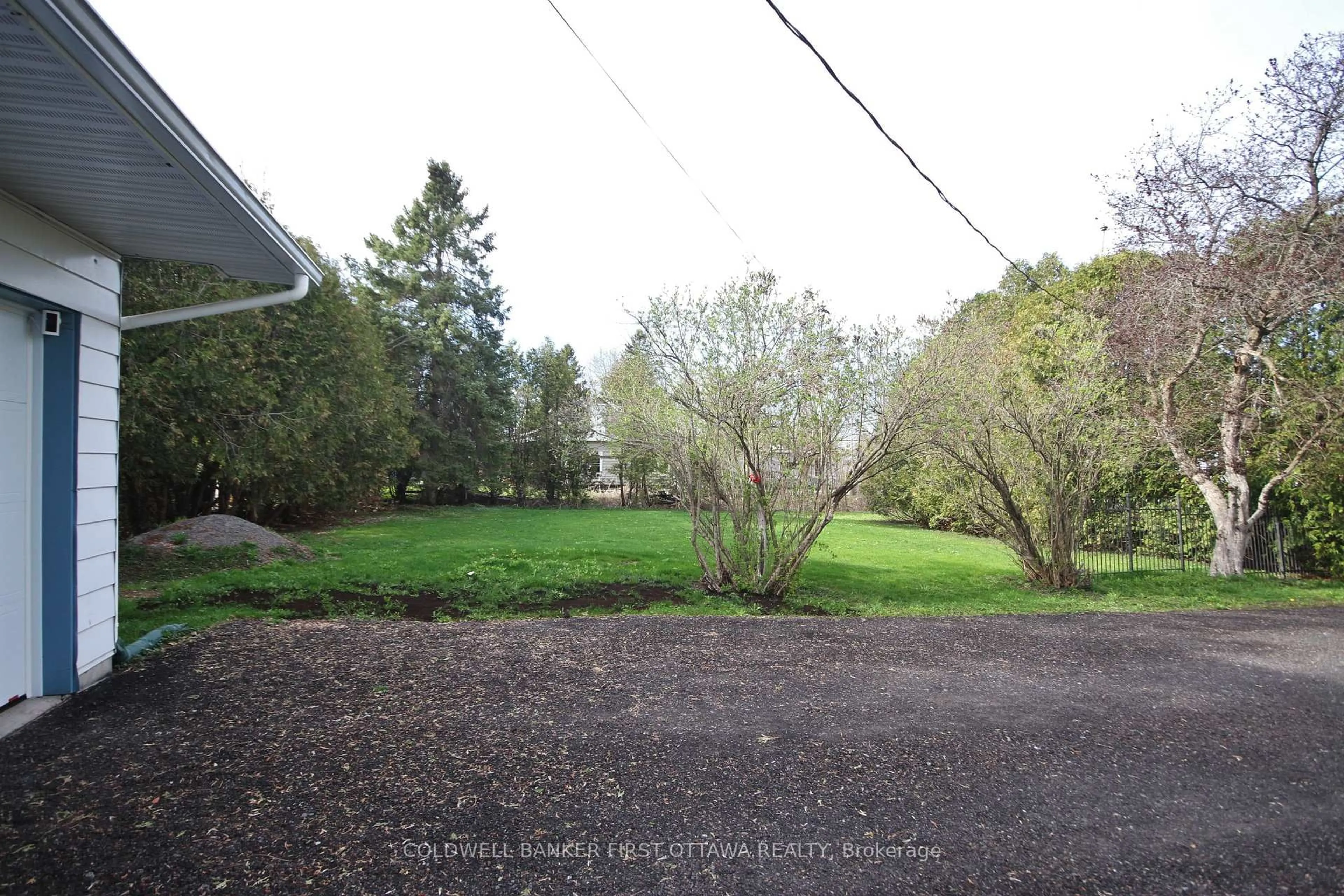 A pic from outside/outdoor area/front of a property/back of a property/a pic from drone, forest/trees view for 4132 Broadway St, Vernon Ontario K0A 3J0