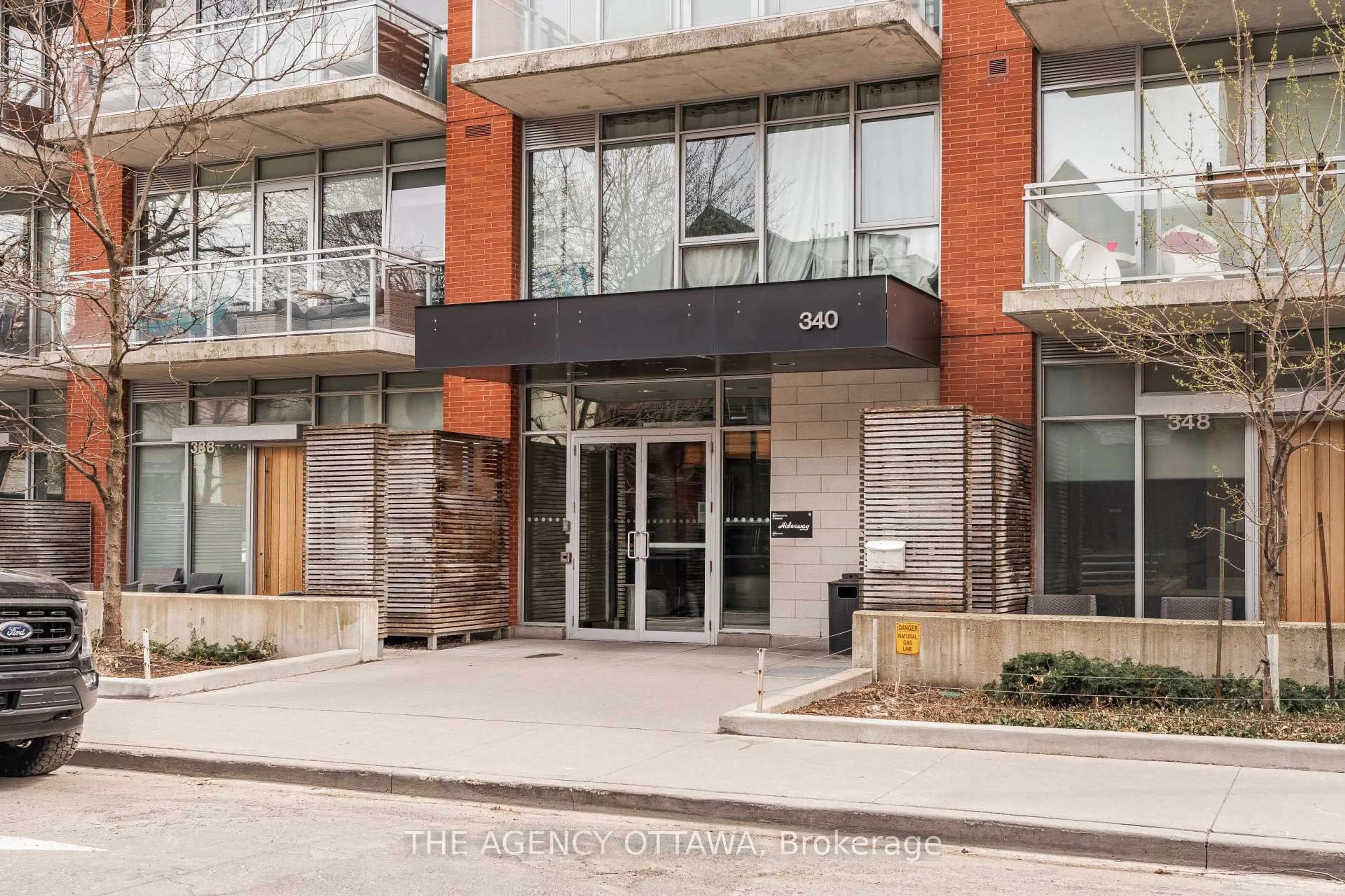 Indoor foyer for 340 Mcleod St #550, Ottawa Ontario K2P 1A4