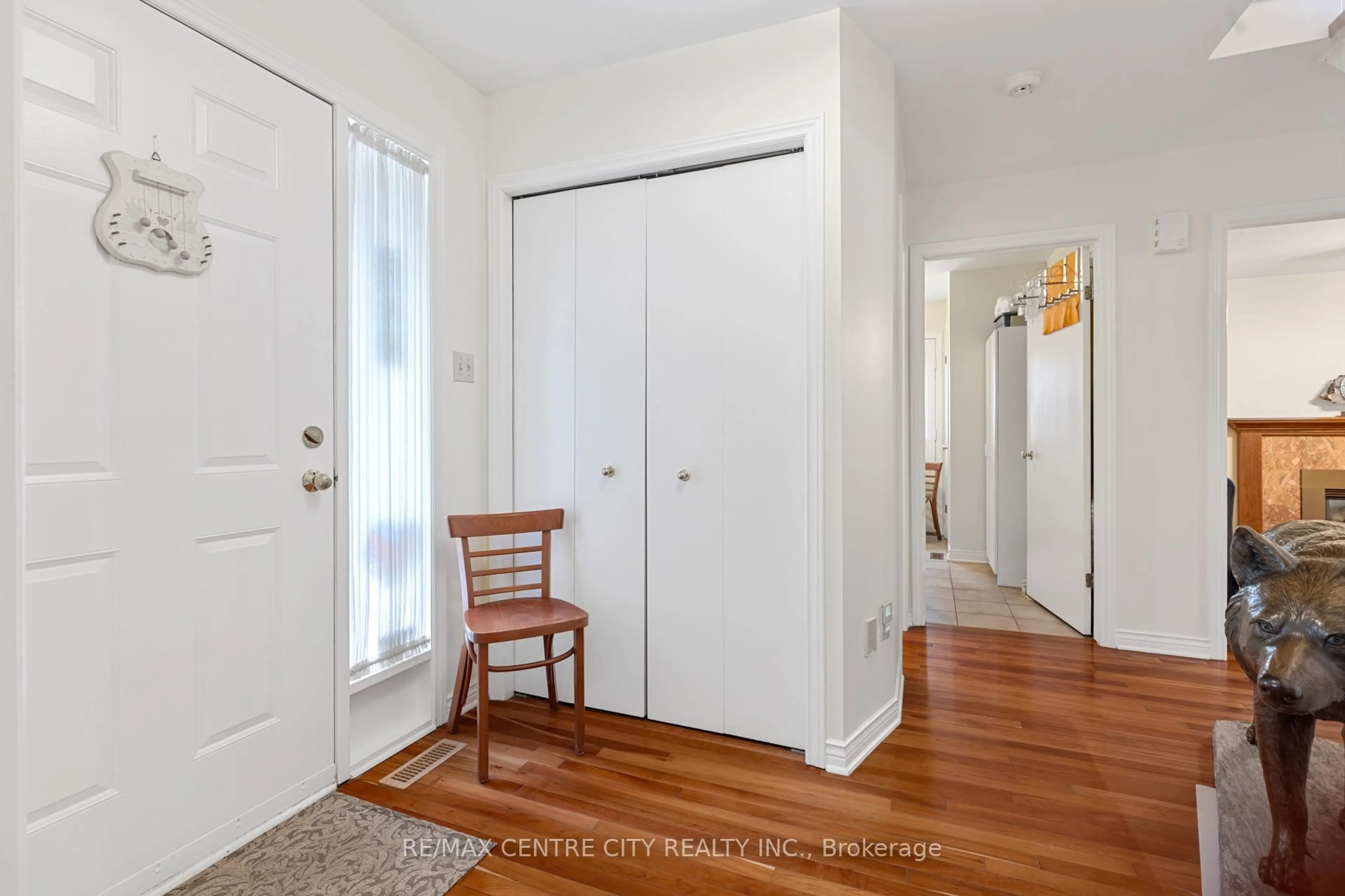 Indoor entryway for 78 Colonial Cres, London North Ontario N6H 4X4