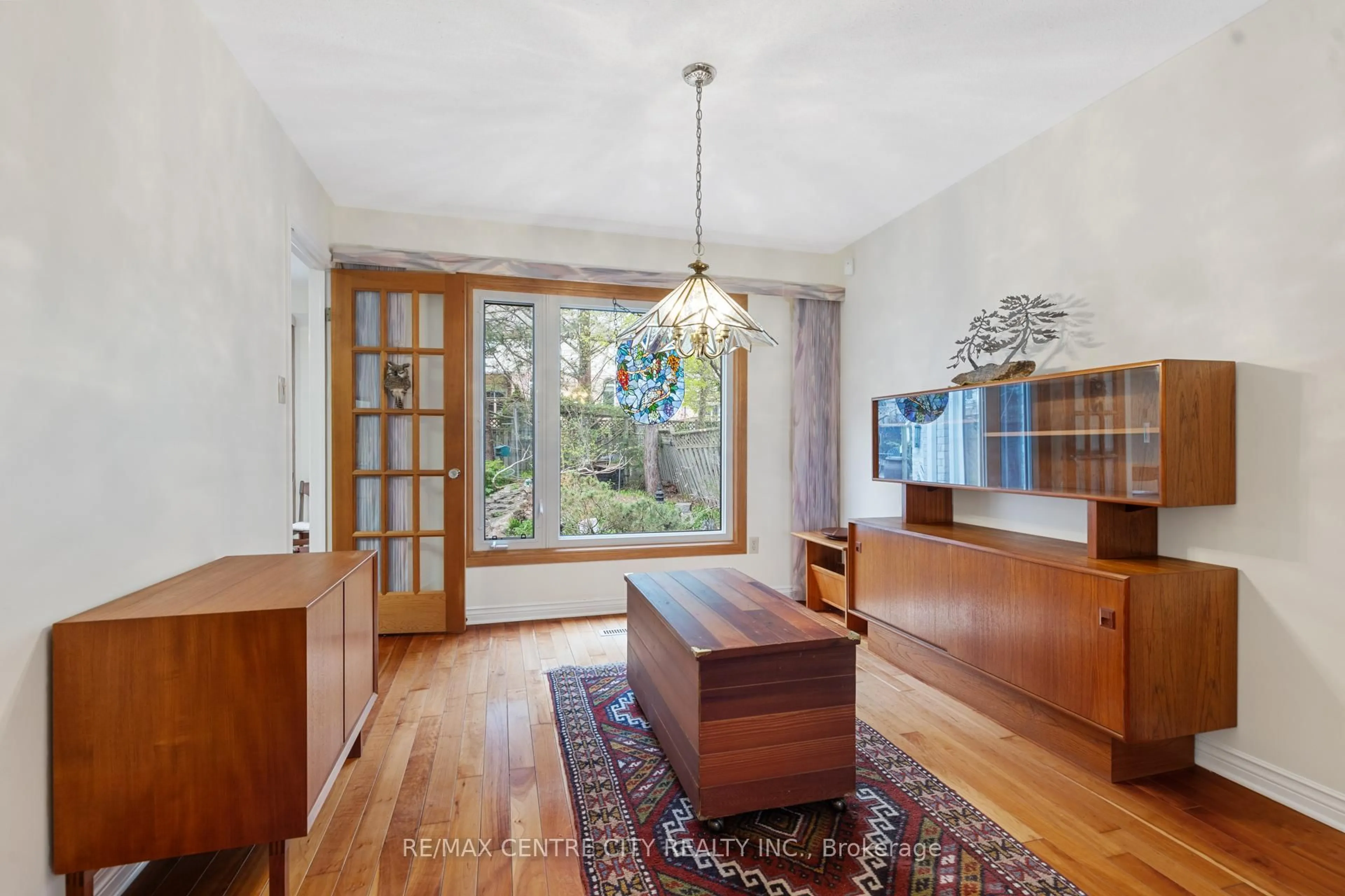 Indoor foyer for 78 Colonial Cres, London North Ontario N6H 4X4