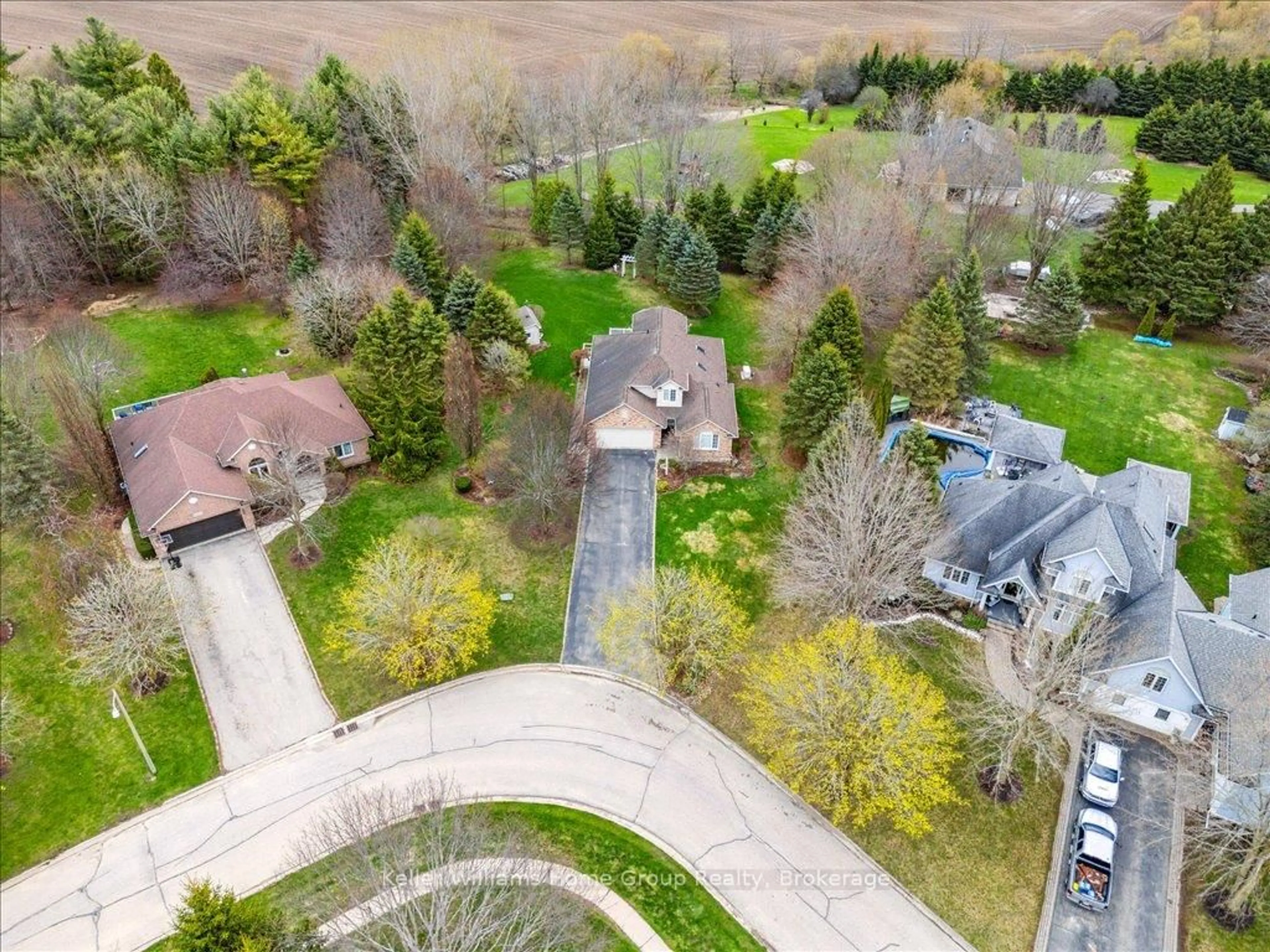 A pic from outside/outdoor area/front of a property/back of a property/a pic from drone, street for 24 Sunnybrae Cres, Centre Wellington Ontario N1M 3L9