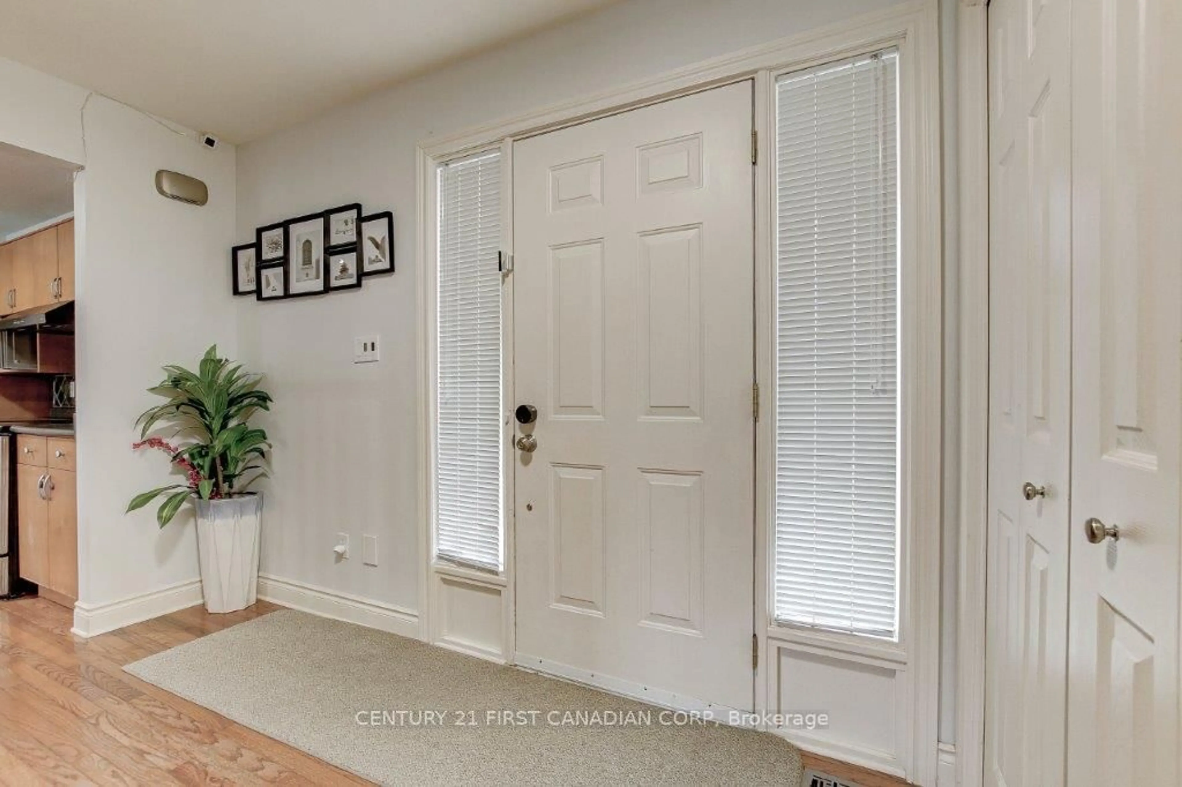 Indoor entryway for 1578 Birchwood Dr, London South Ontario N6K 4X3
