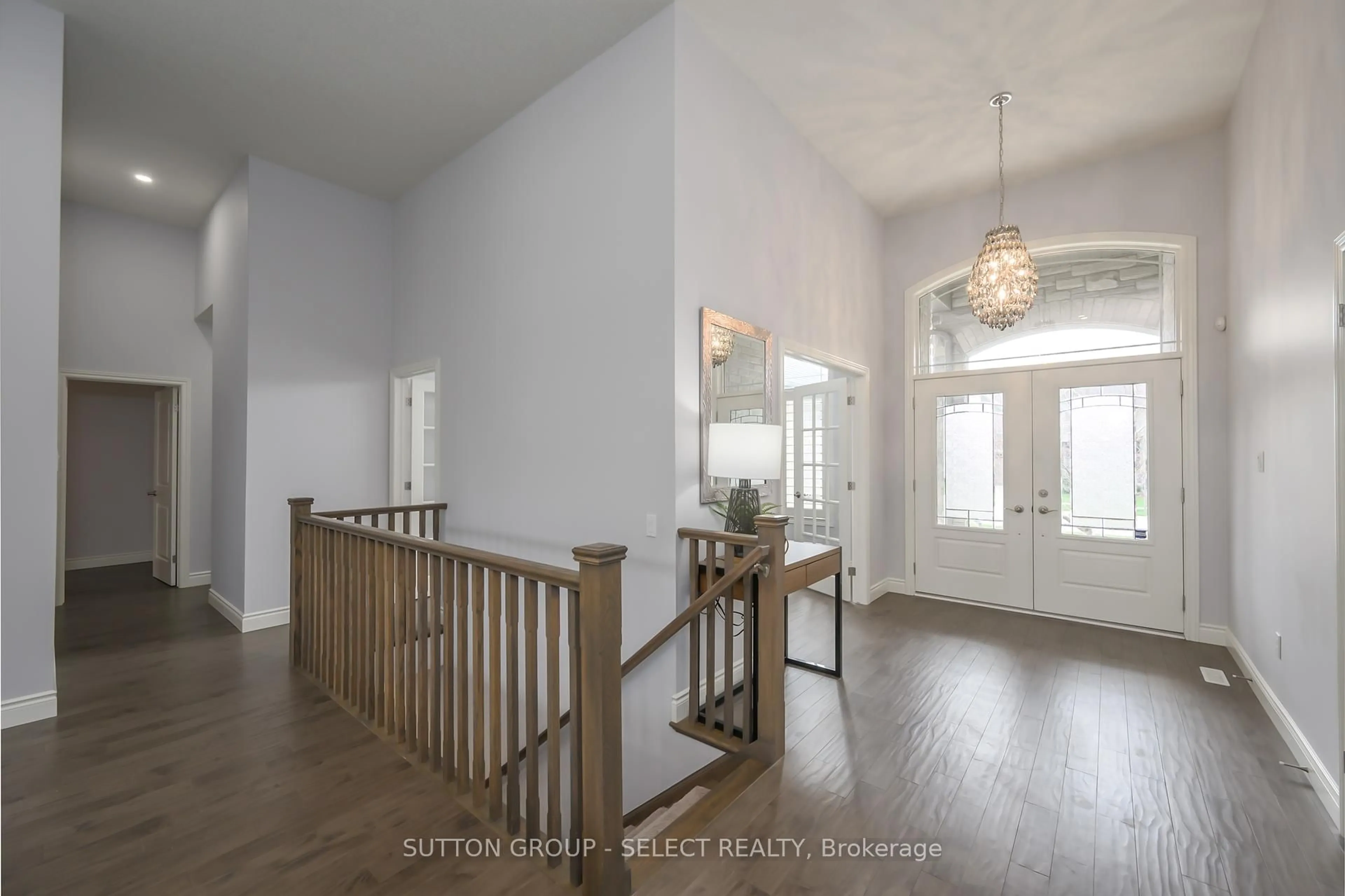 Indoor entryway for 2112 Callingham Dr, London North Ontario N6G 0M2