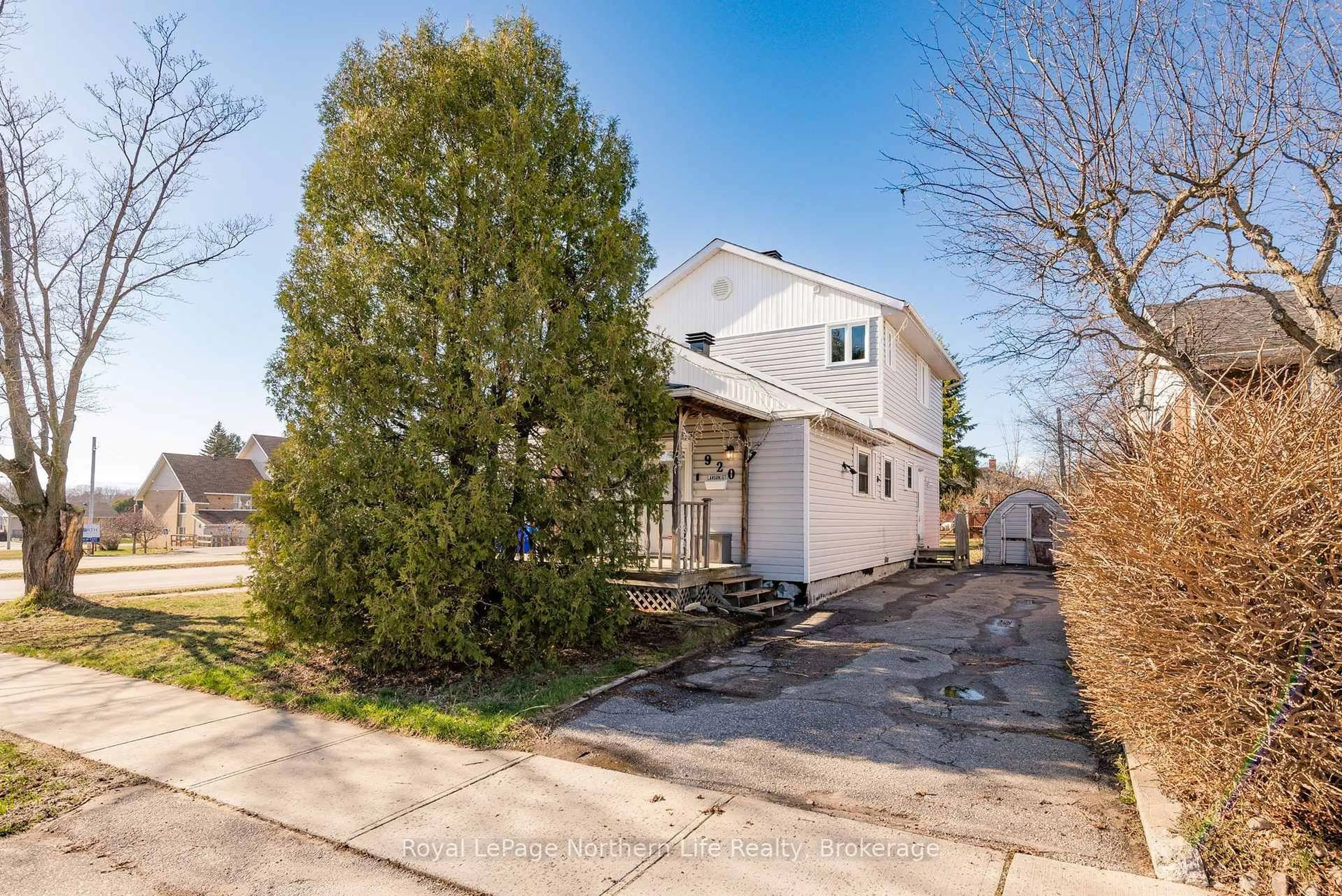 Unknown for 920 Lawson St, North Bay Ontario P1B 3T5