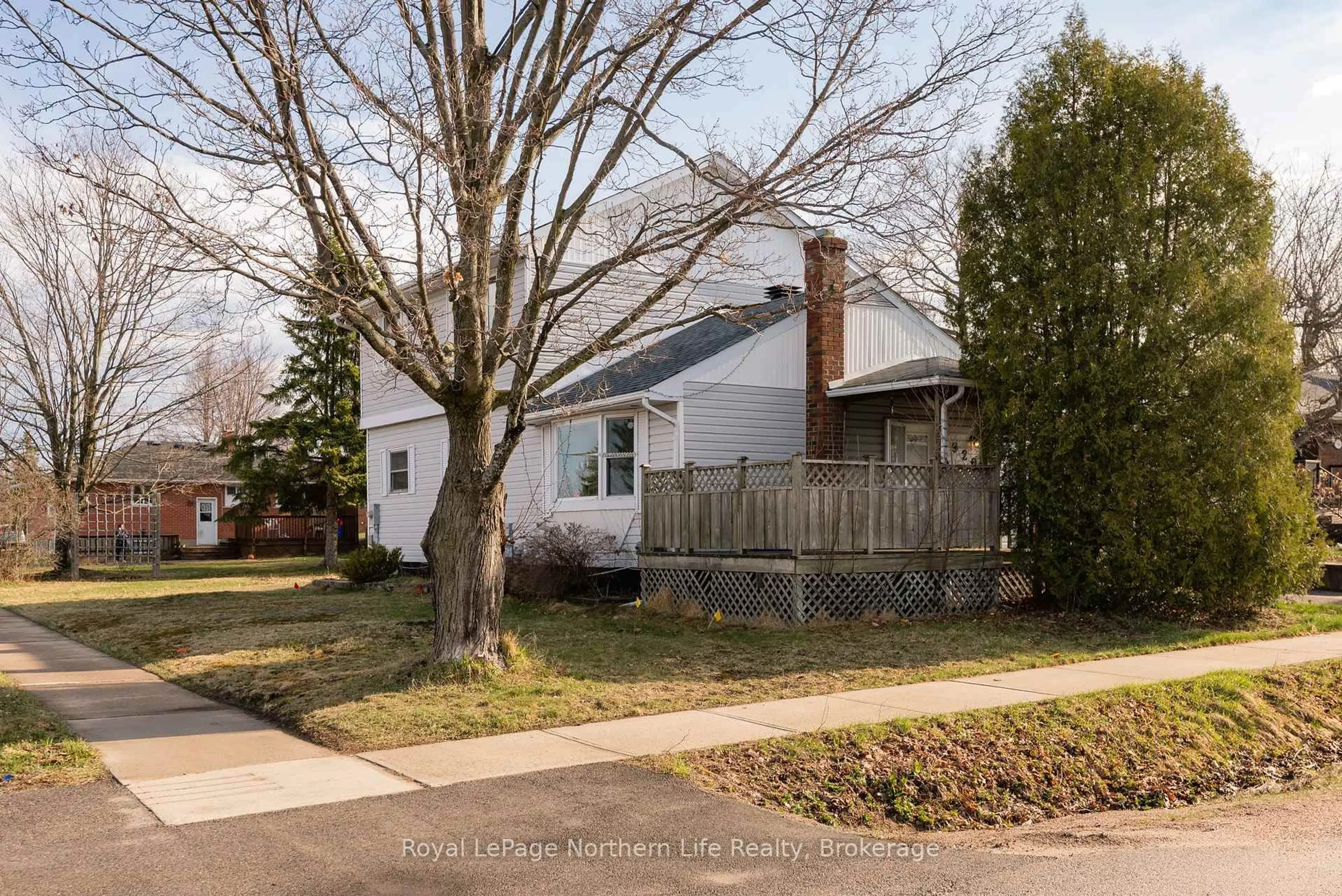 Unknown for 920 Lawson St, North Bay Ontario P1B 3T5