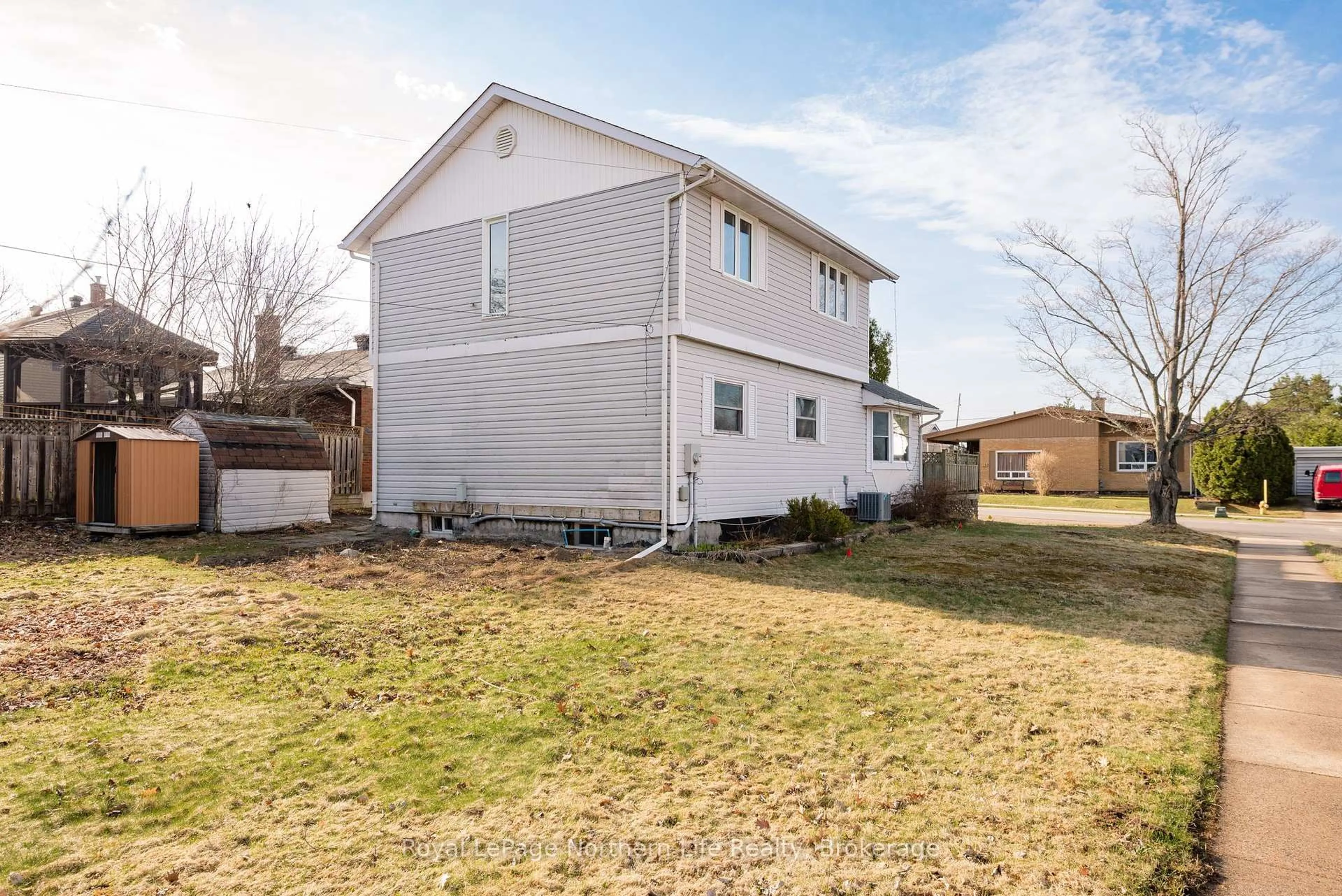 Home with vinyl exterior material, street for 920 Lawson St, North Bay Ontario P1B 3T5