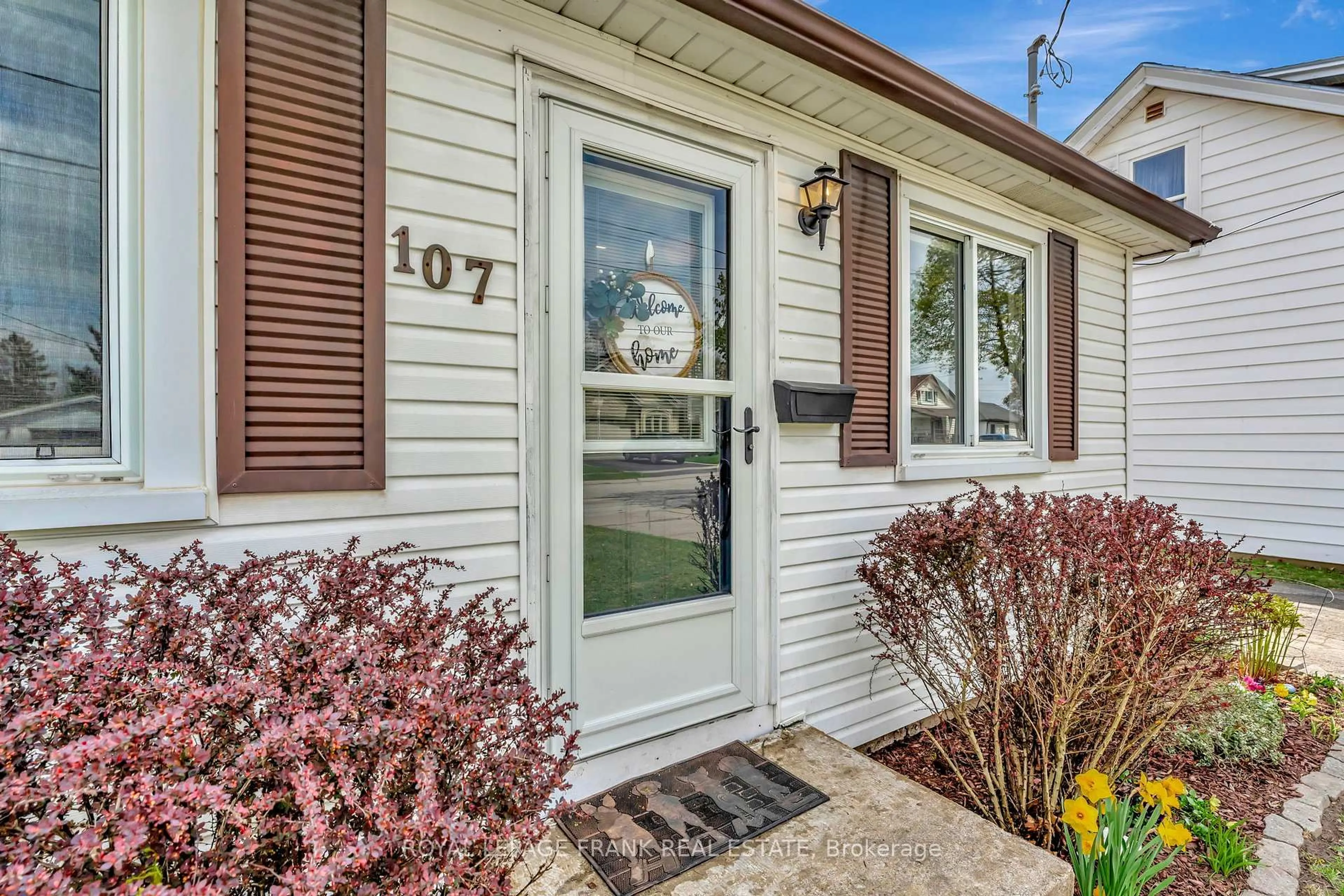 Home with vinyl exterior material, street for 107 Fulton St, Brantford Ontario N3R 4E9
