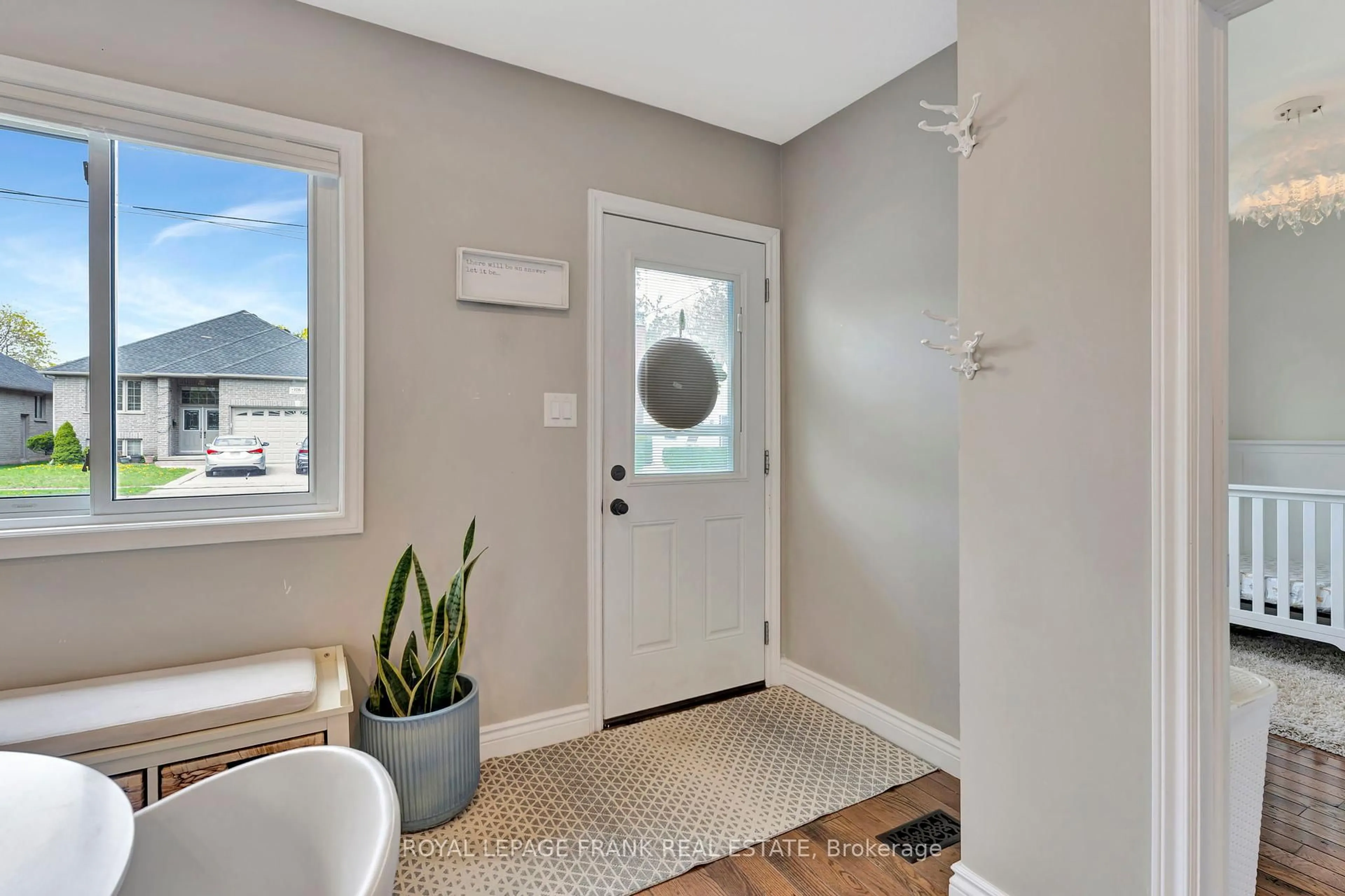 Indoor entryway for 107 Fulton St, Brantford Ontario N3R 4E9