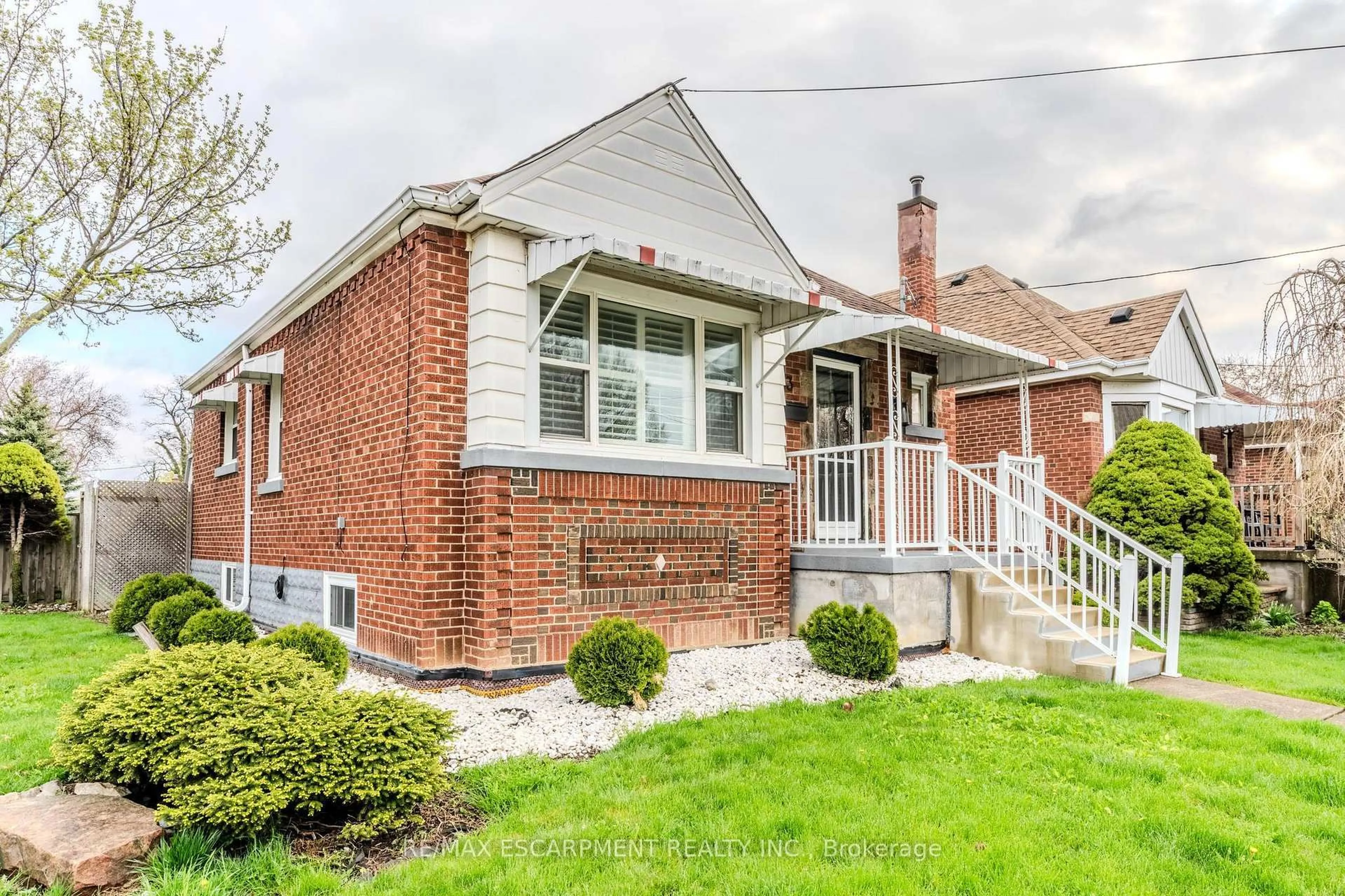 Home with brick exterior material, street for 33 Brucedale Ave, Hamilton Ontario L9A 1N1