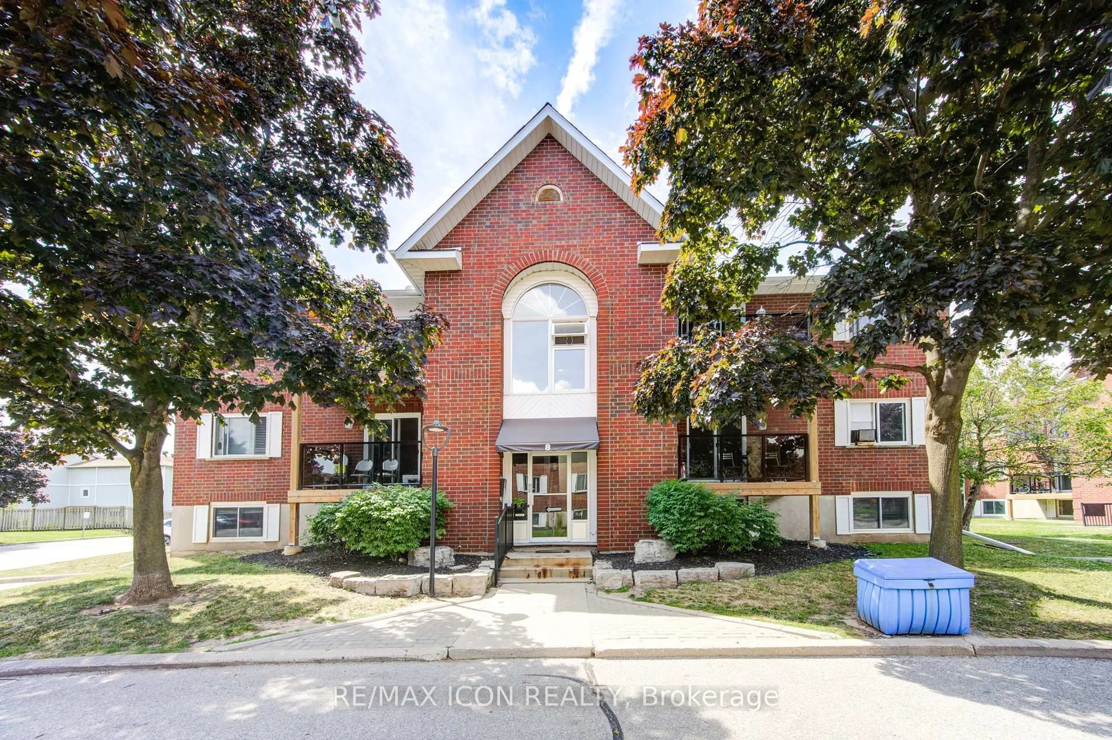 Home with brick exterior material, building for 565 Greenfield Ave #601, Kitchener Ontario N2C 2P4