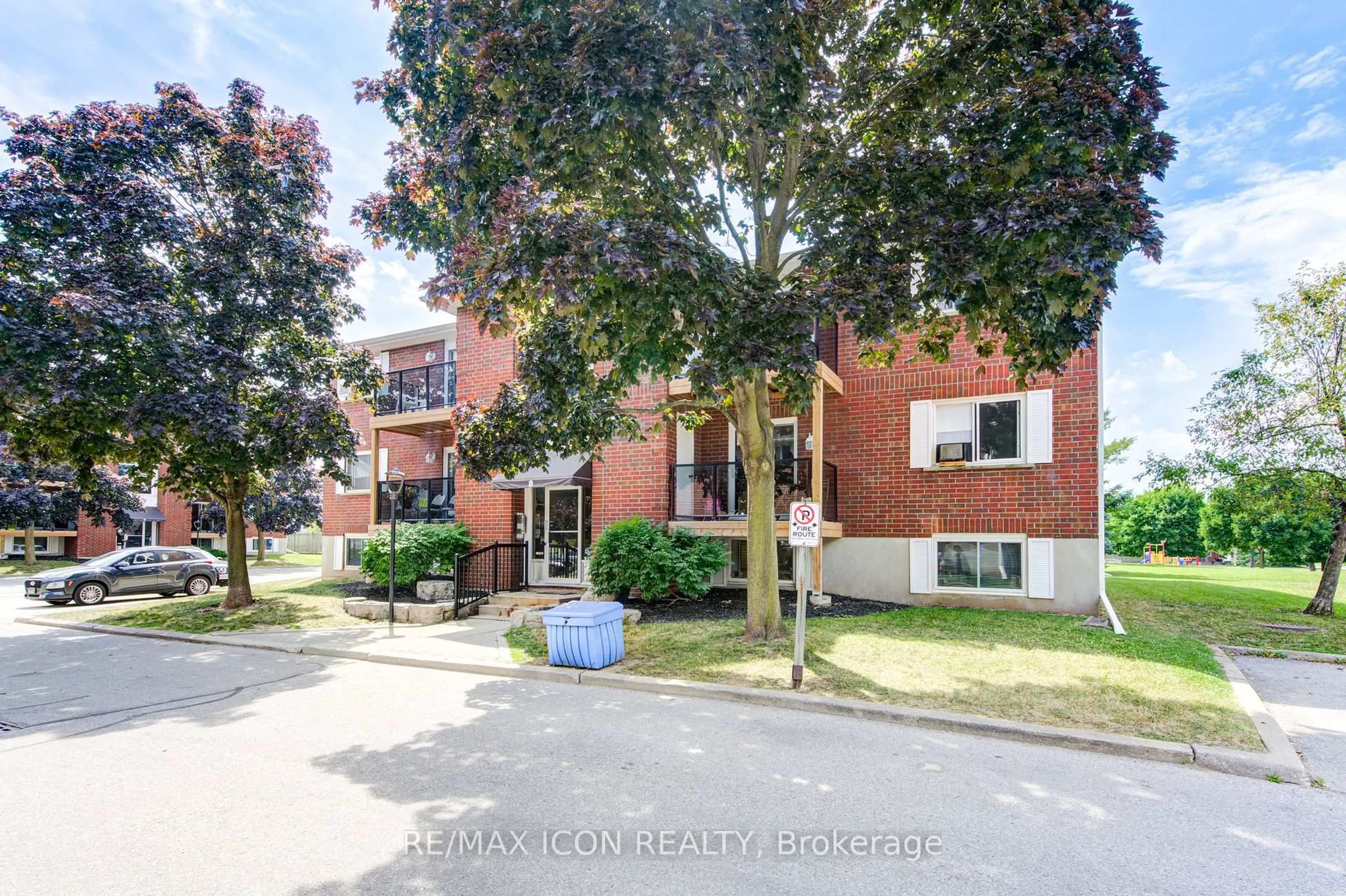 A pic from outside/outdoor area/front of a property/back of a property/a pic from drone, street for 565 Greenfield Ave #601, Kitchener Ontario N2C 2P4