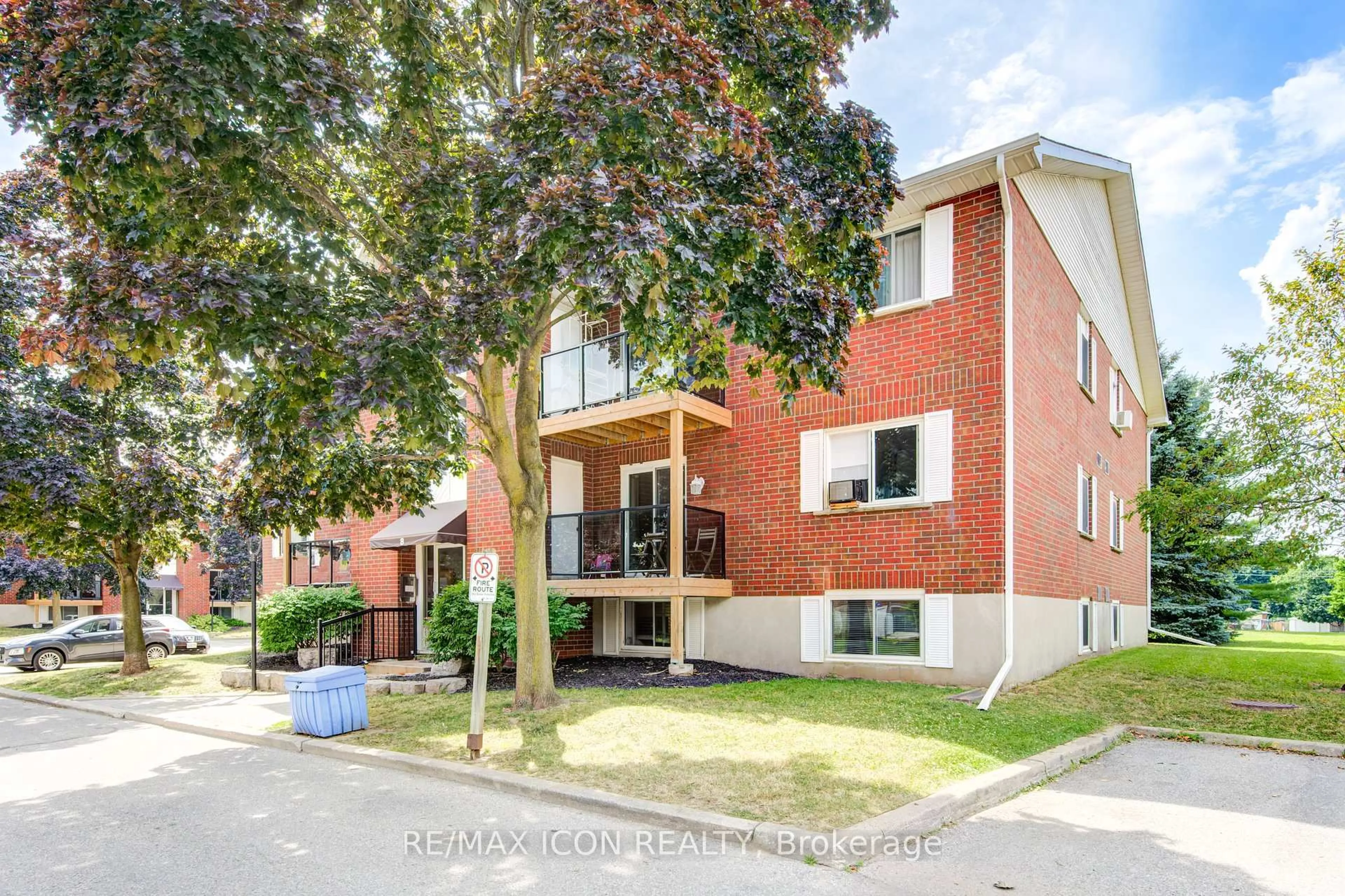 Home with brick exterior material, street for 565 Greenfield Ave #601, Kitchener Ontario N2C 2P4
