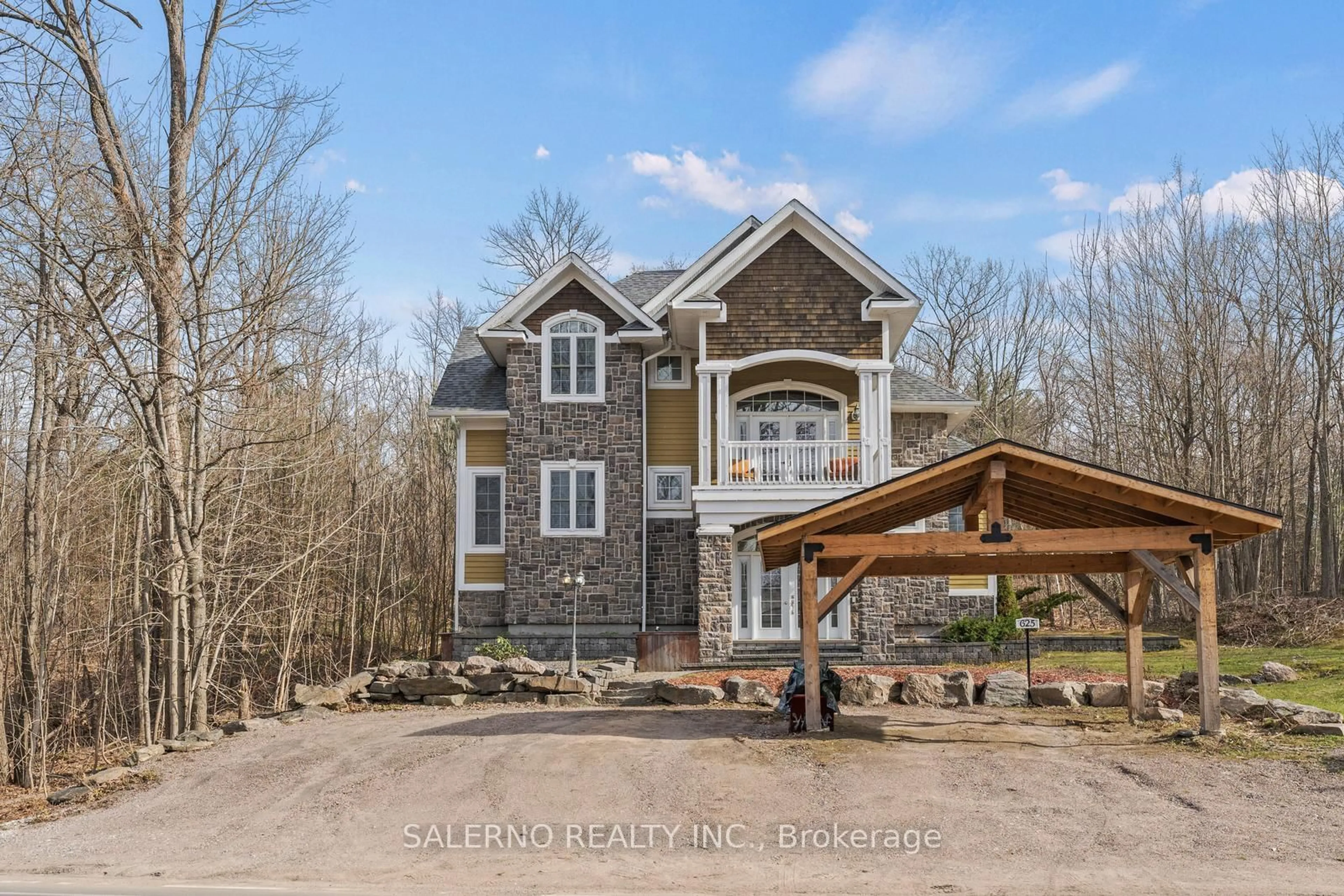 Home with brick exterior material, unknown for 625 James St, Gravenhurst Ontario P1P 1T5