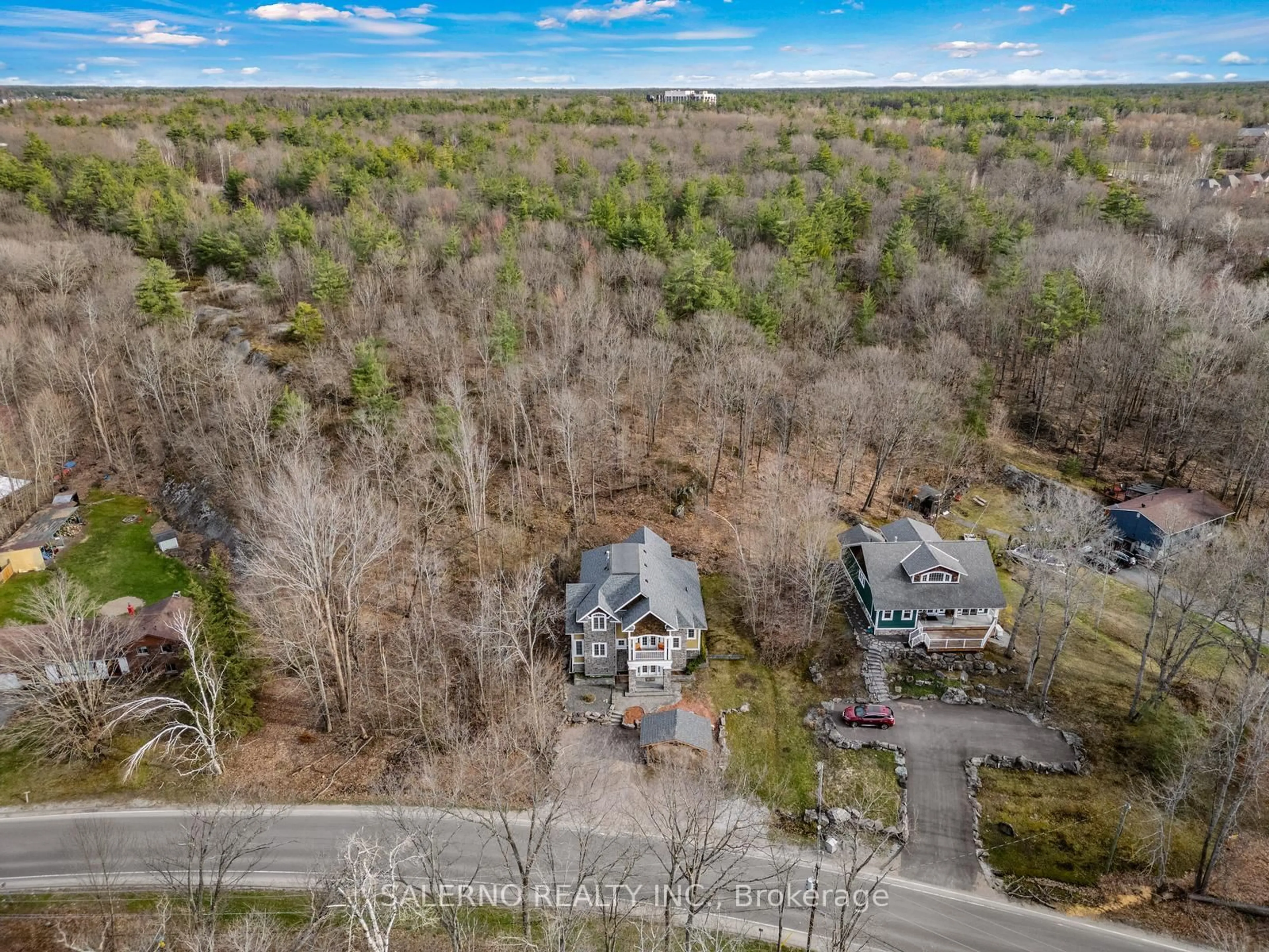 A pic from outside/outdoor area/front of a property/back of a property/a pic from drone, forest/trees view for 625 James St, Gravenhurst Ontario P1P 1T5