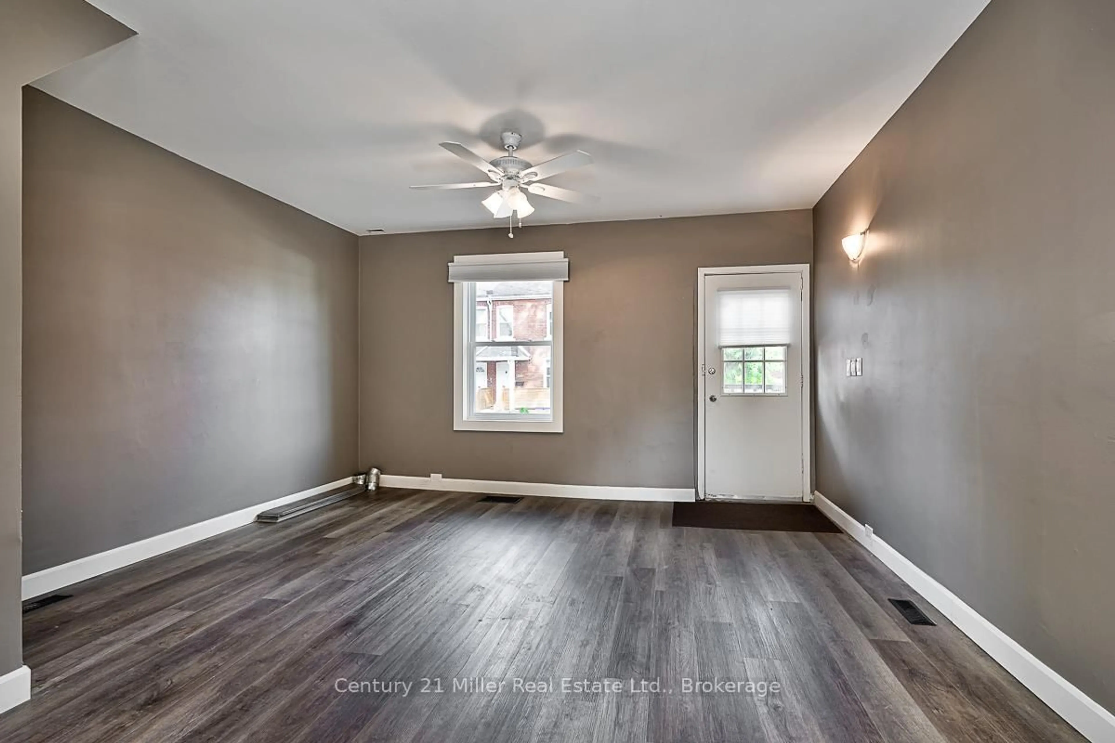A pic of a room for 89 Cheever St, Hamilton Ontario L8L 5R8