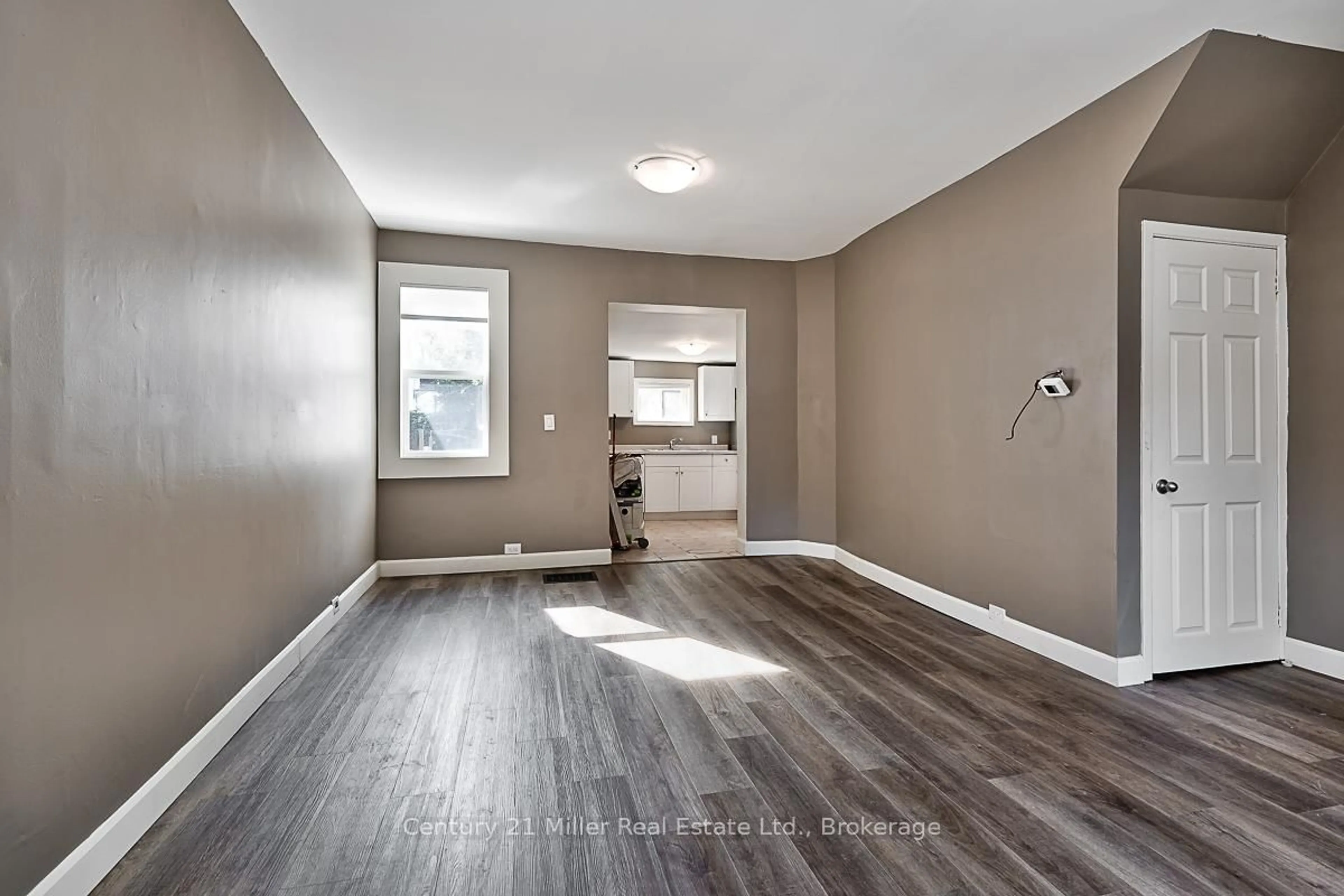A pic of a room for 89 Cheever St, Hamilton Ontario L8L 5R8