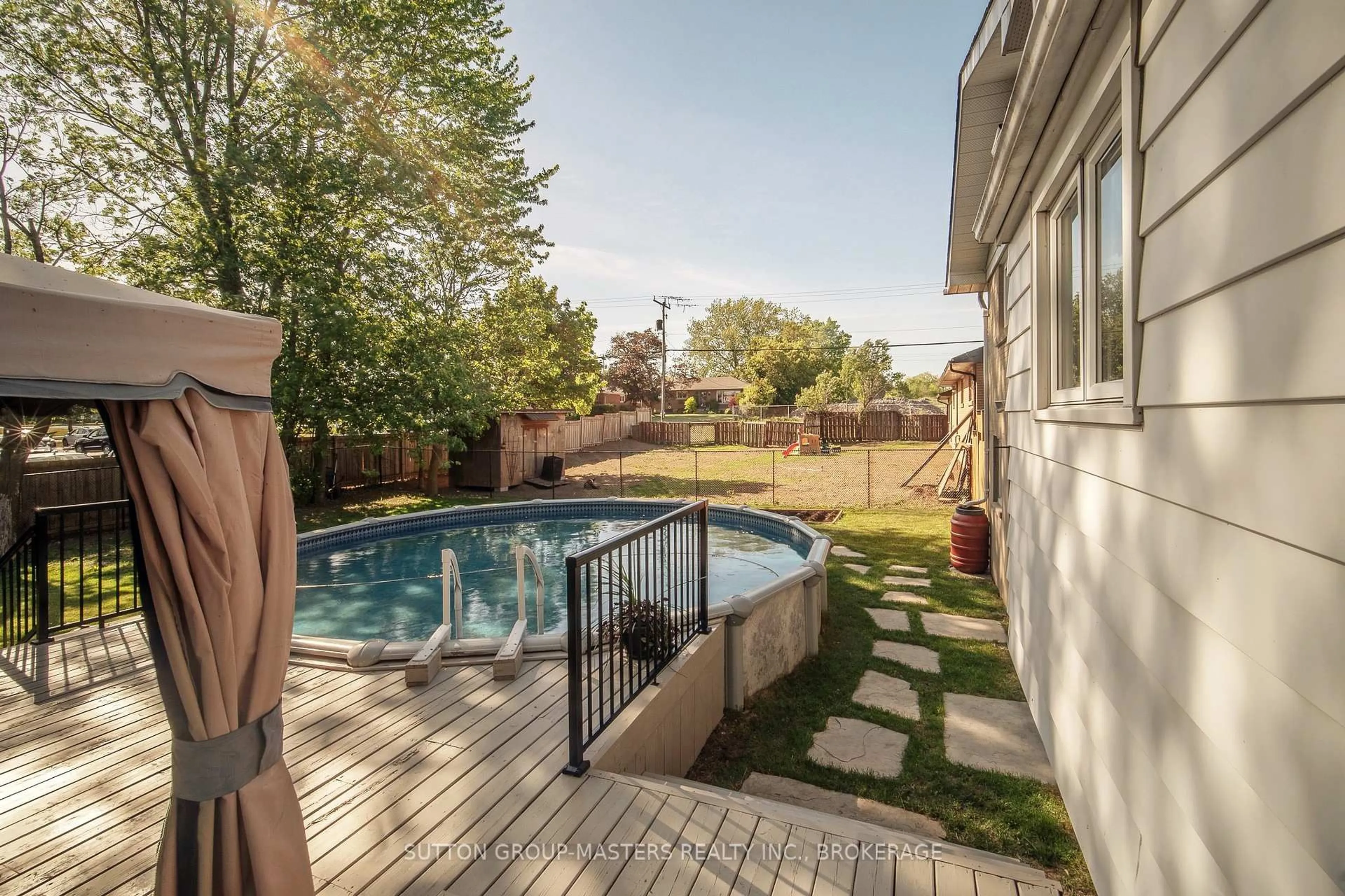 Pool for 10 Westfield Dr, Loyalist Ontario K7N 1M9