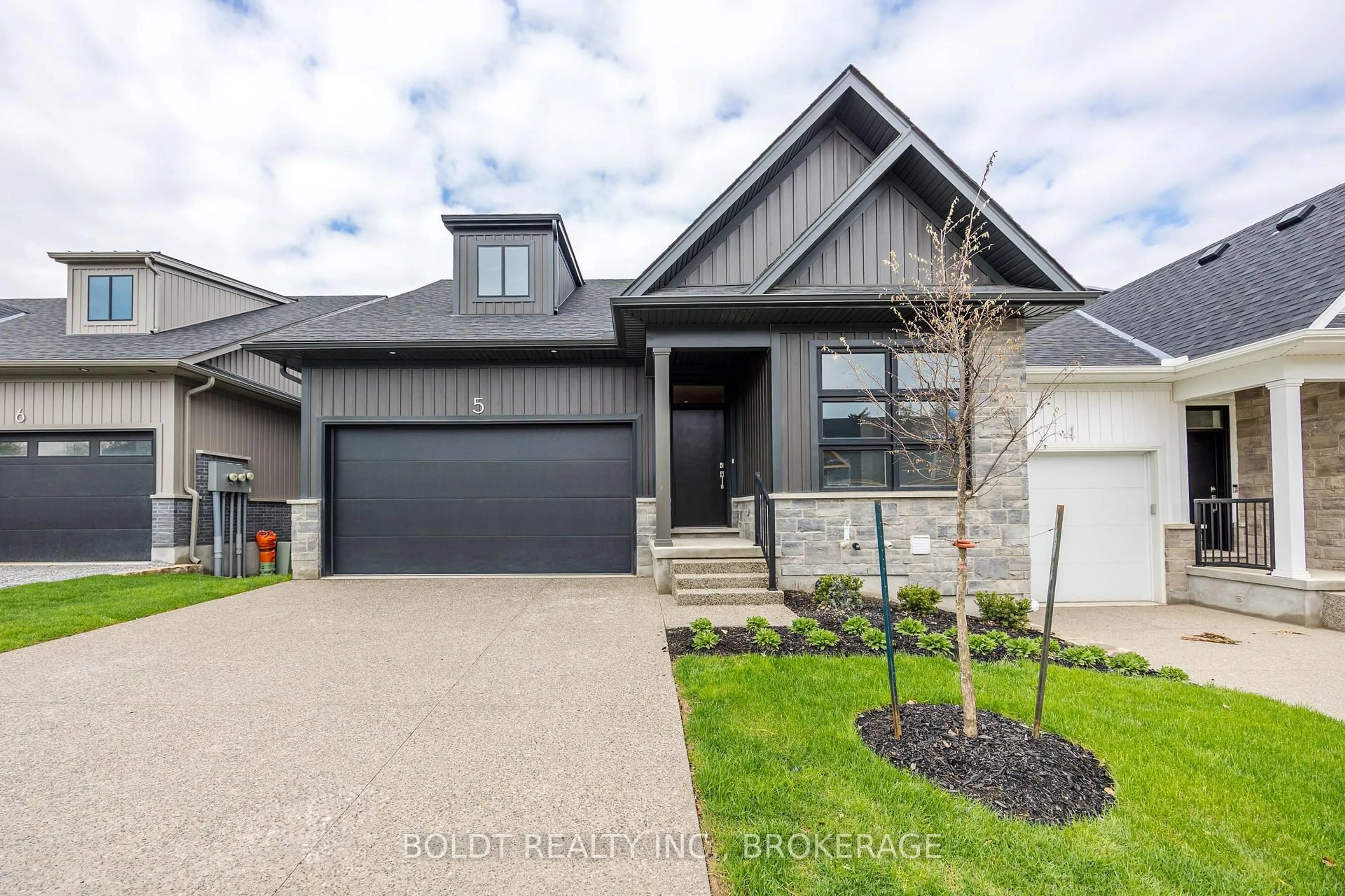 Home with brick exterior material, street for 205 St. David's Rd #5, Thorold Ontario L2V 0N6