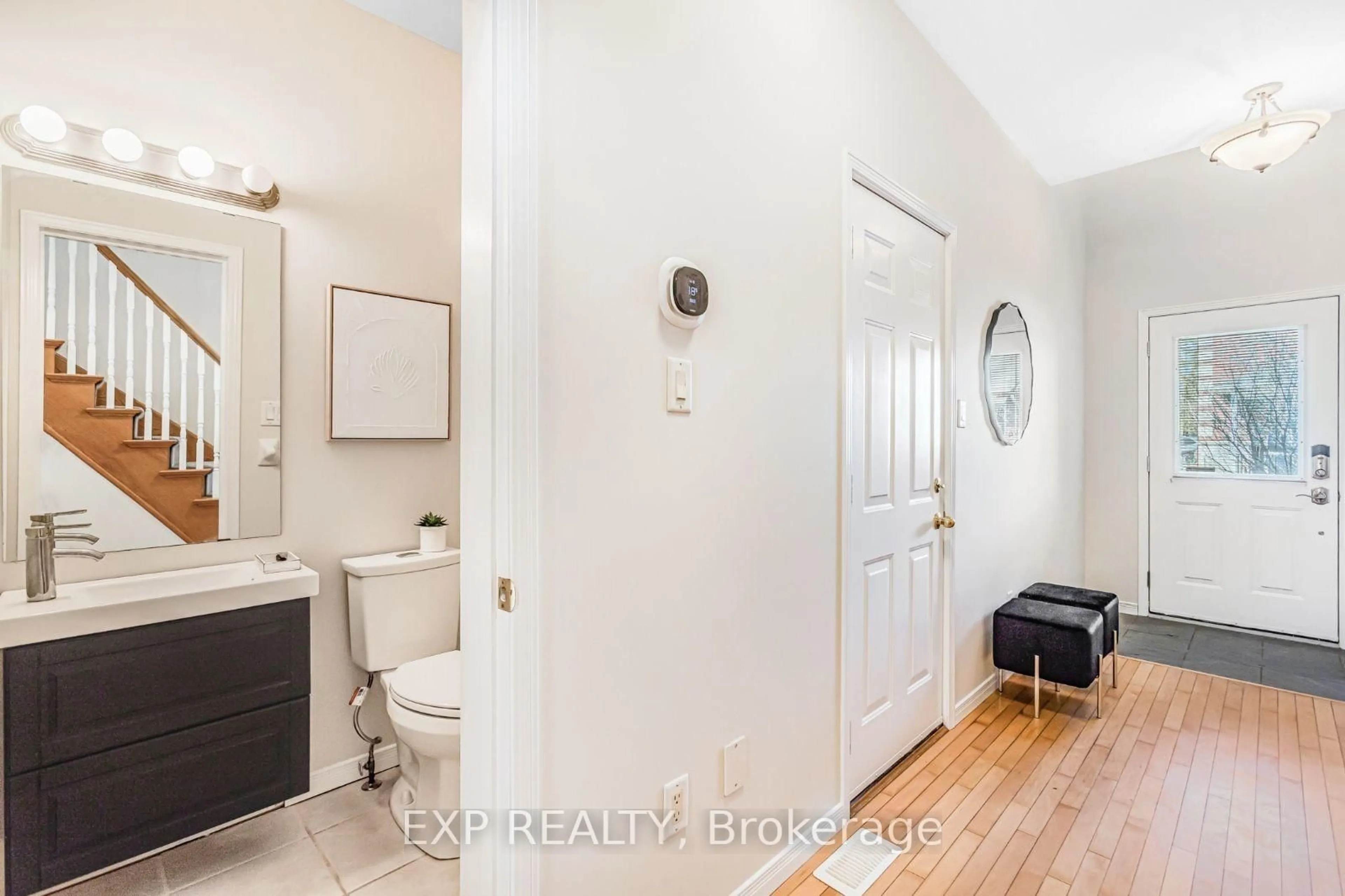 Indoor entryway for 81 Valridge Dr #10, Hamilton Ontario L9G 5B7