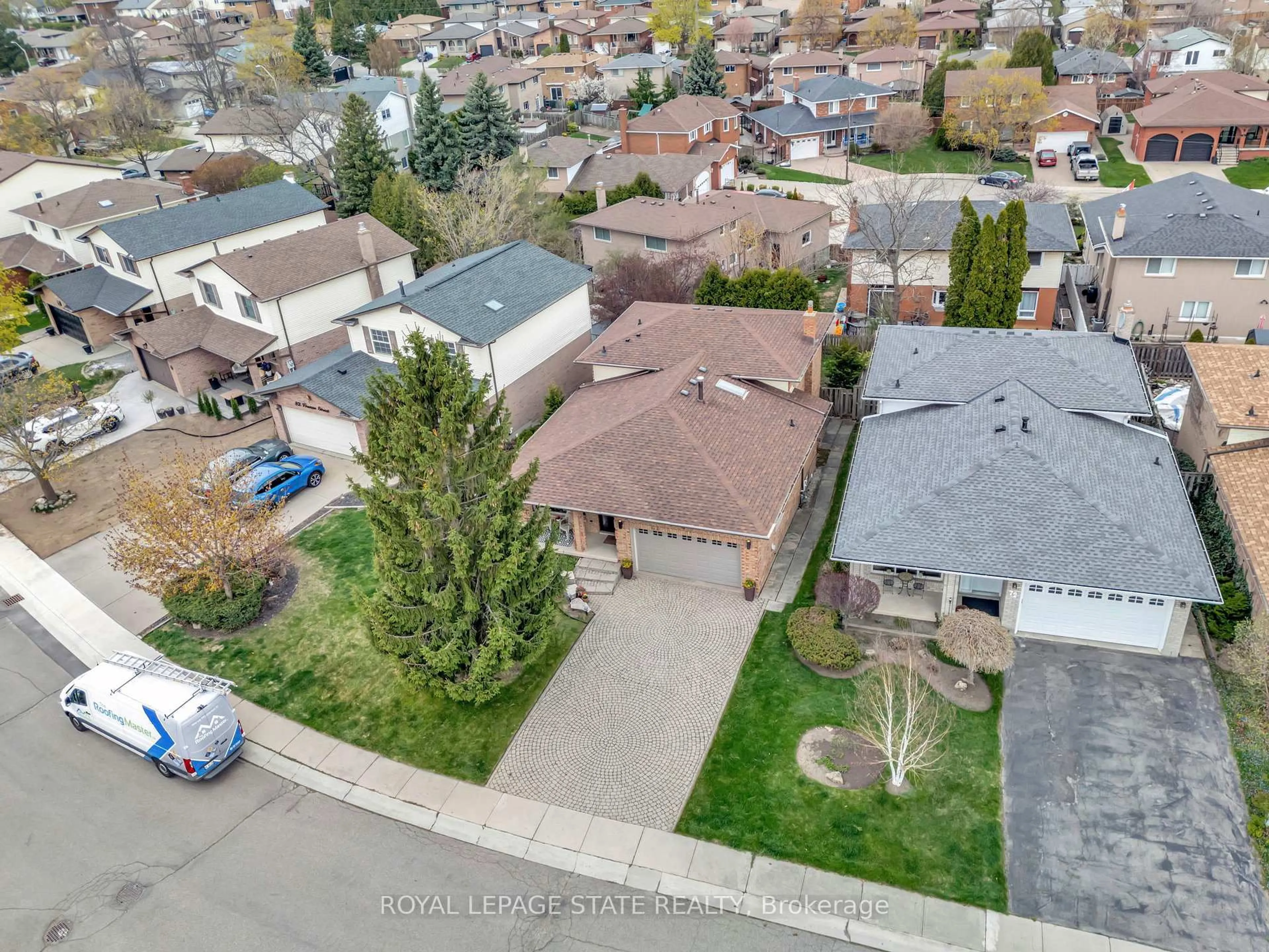 A pic from outside/outdoor area/front of a property/back of a property/a pic from drone, street for 76 Firenze St, Hamilton Ontario L9C 6V7