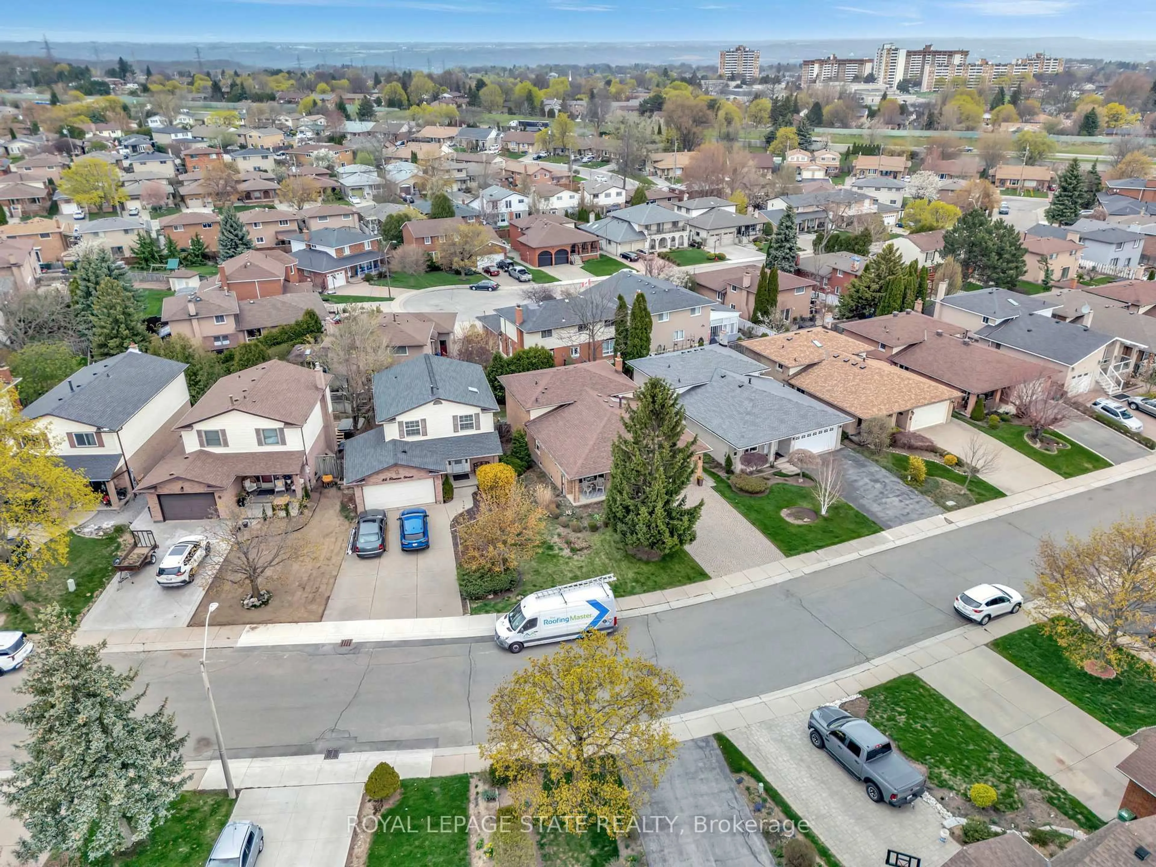 A pic from outside/outdoor area/front of a property/back of a property/a pic from drone, street for 76 Firenze St, Hamilton Ontario L9C 6V7