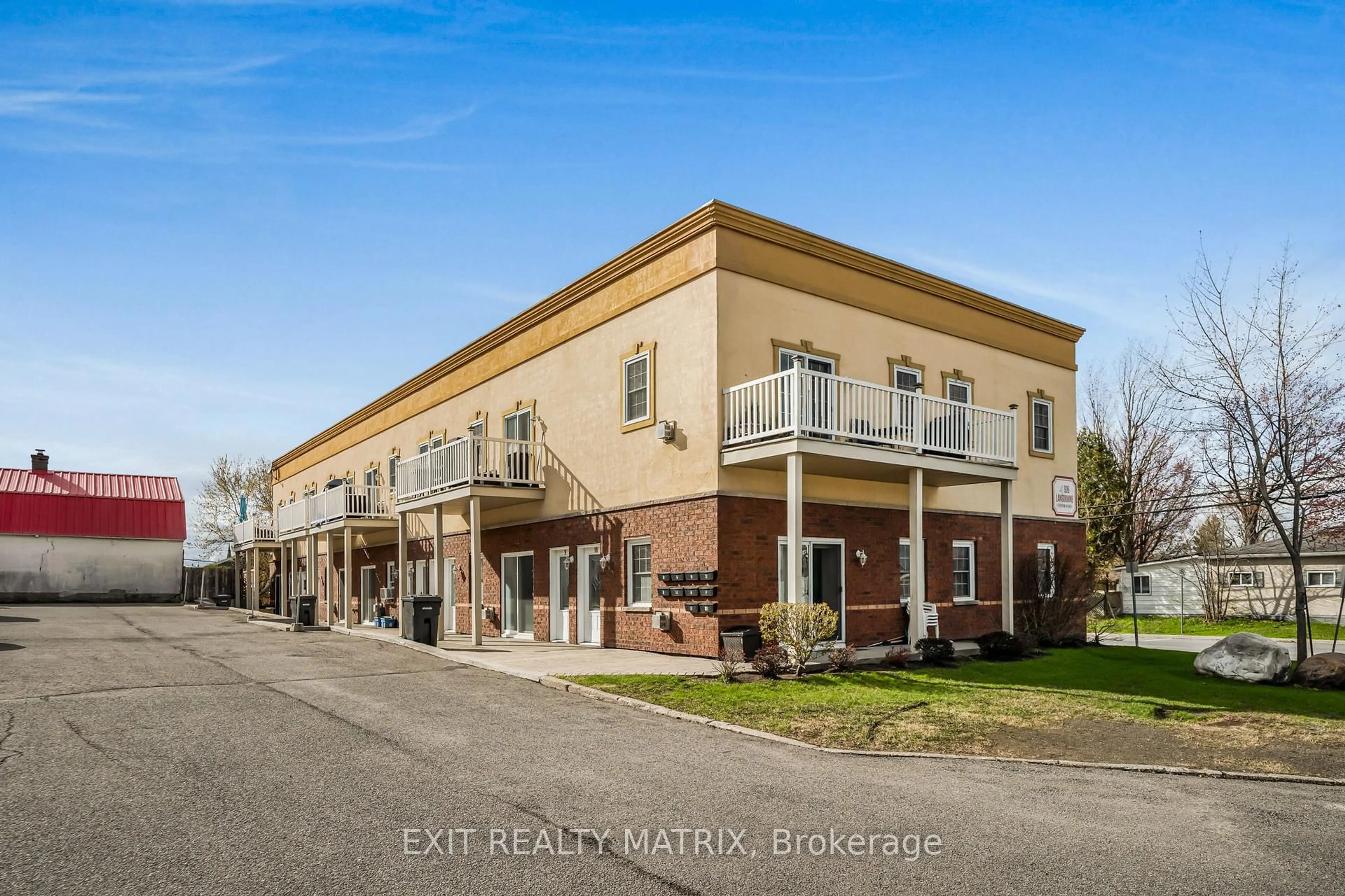 Patio, street for 926 Lansdowne St #8, Hawkesbury Ontario K6A 1H4