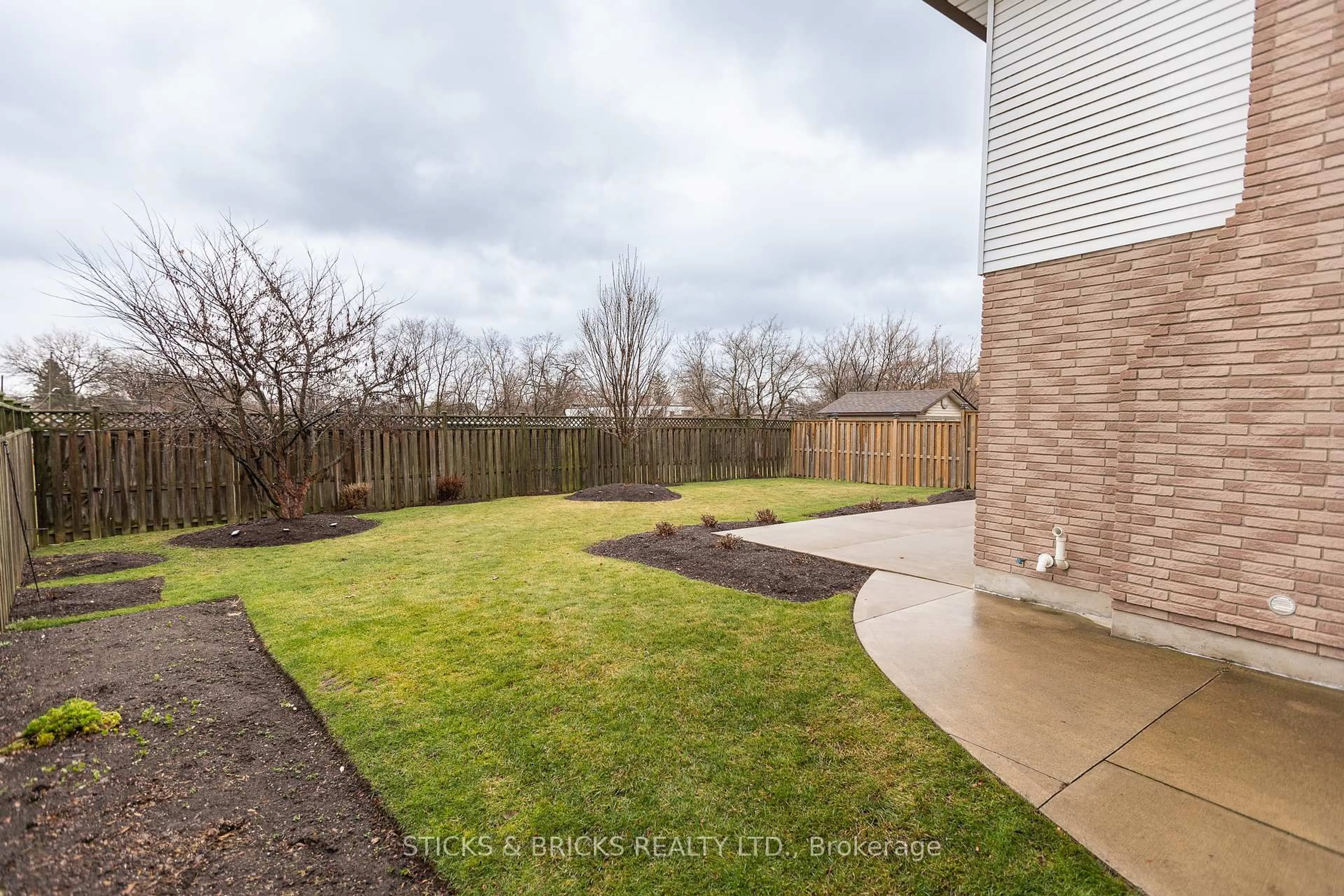 Patio, unknown for 5198 Valley View Cres, Niagara Falls Ontario L2E 7E5