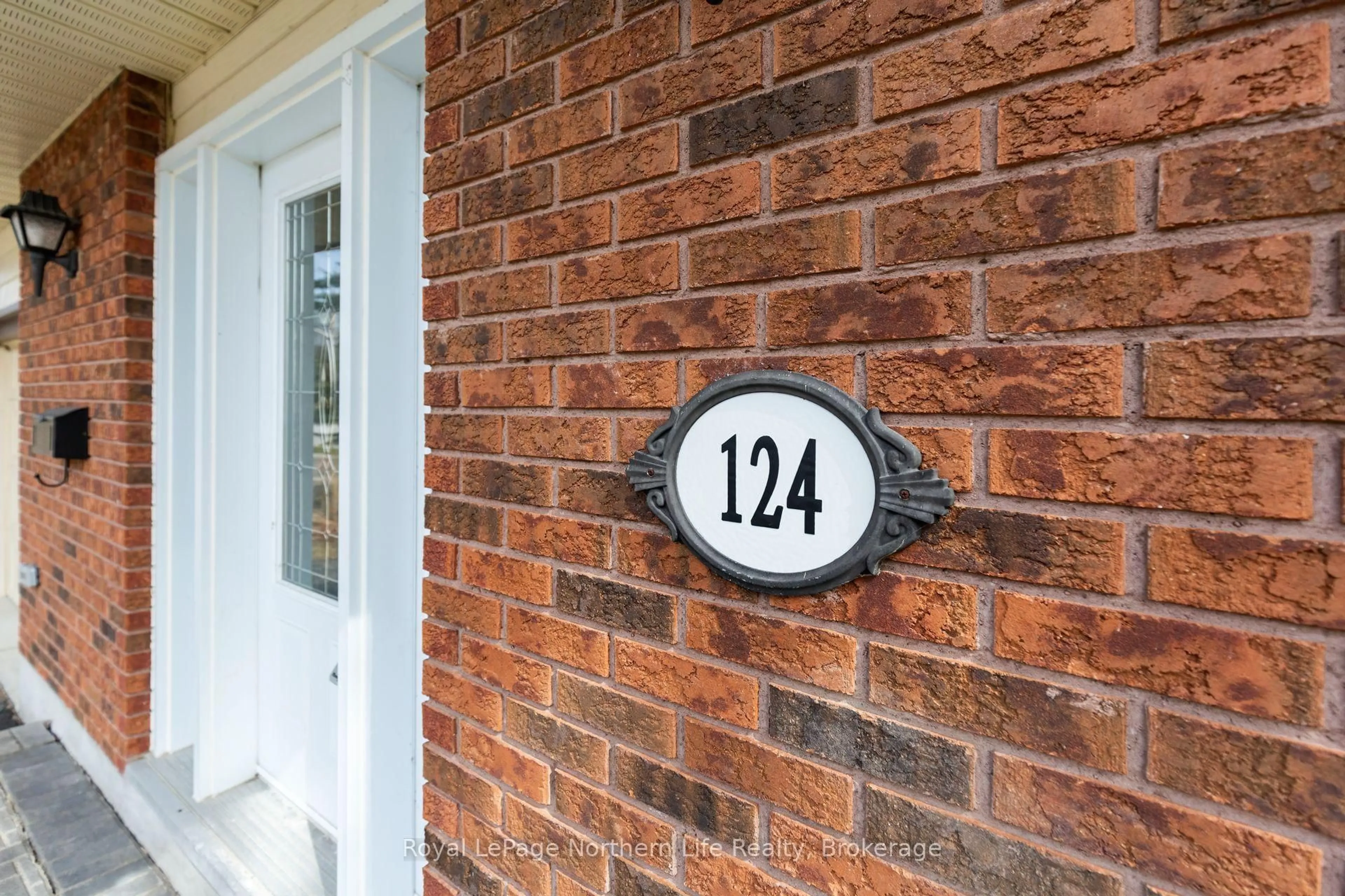 Unknown for 124 Francis Ave, North Bay Ontario P1C 1B1