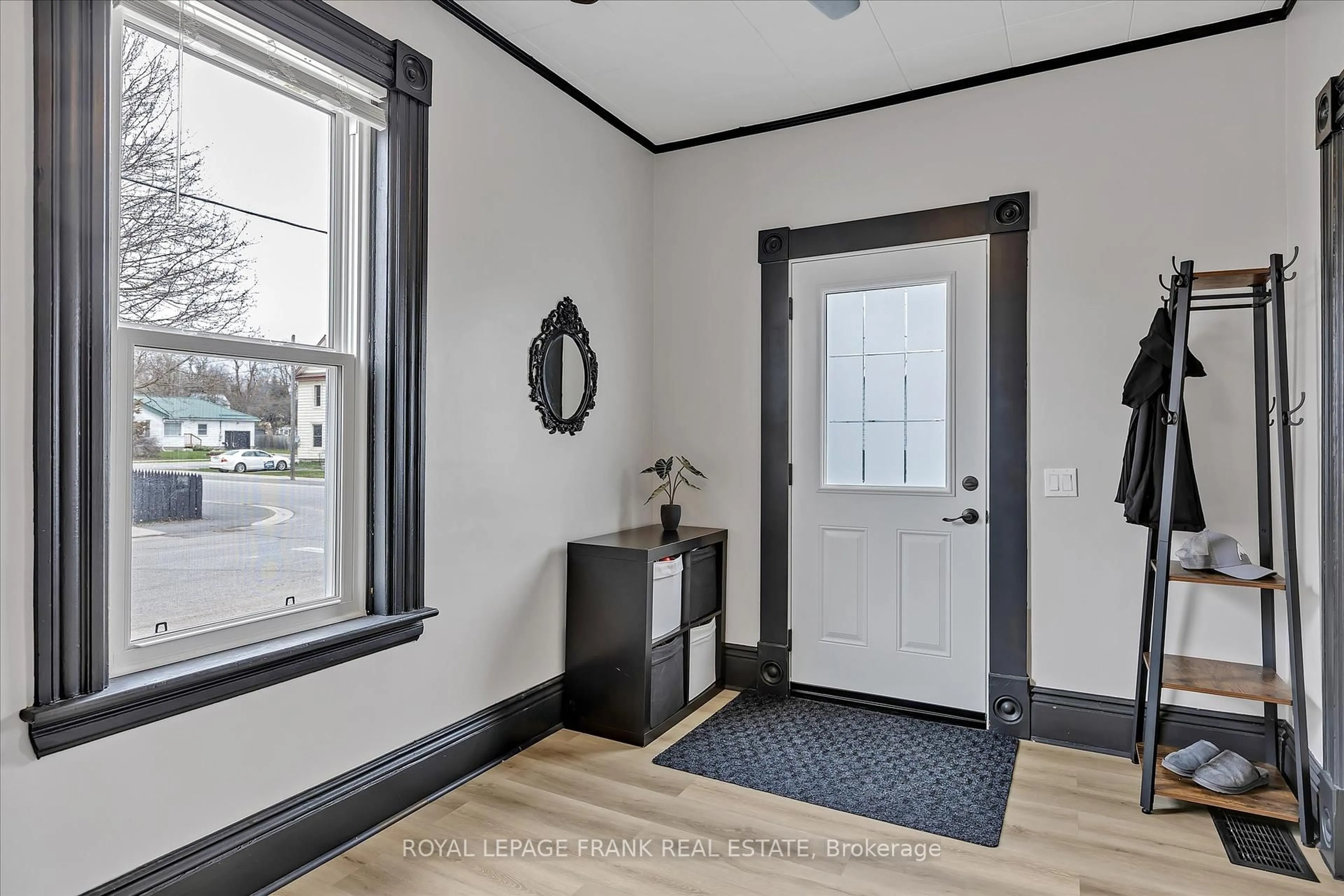 Indoor entryway for 7 Union St, Havelock-Belmont-Methuen Ontario K0L 1Z0