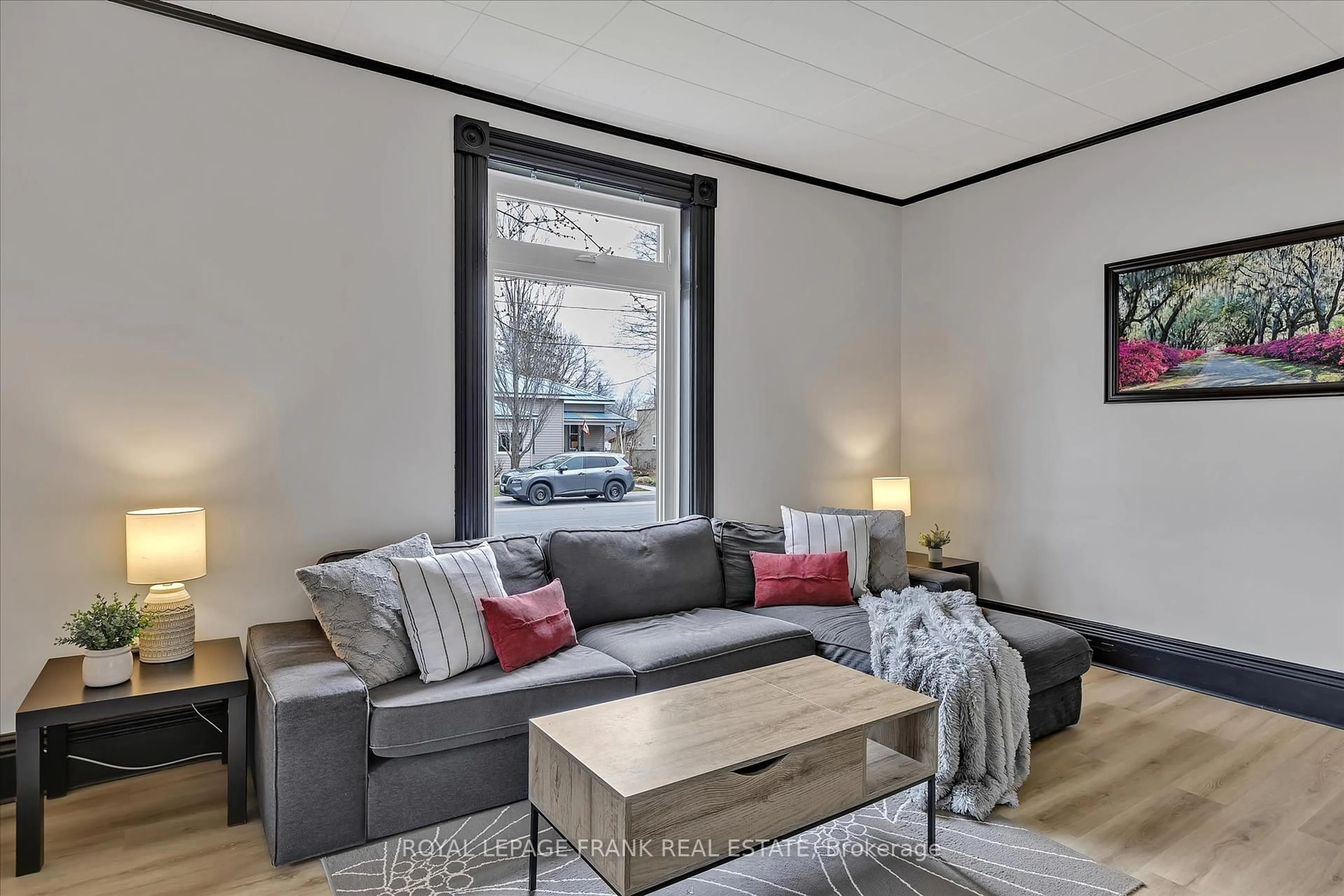 Living room with furniture, wood/laminate floor for 7 Union St, Havelock-Belmont-Methuen Ontario K0L 1Z0