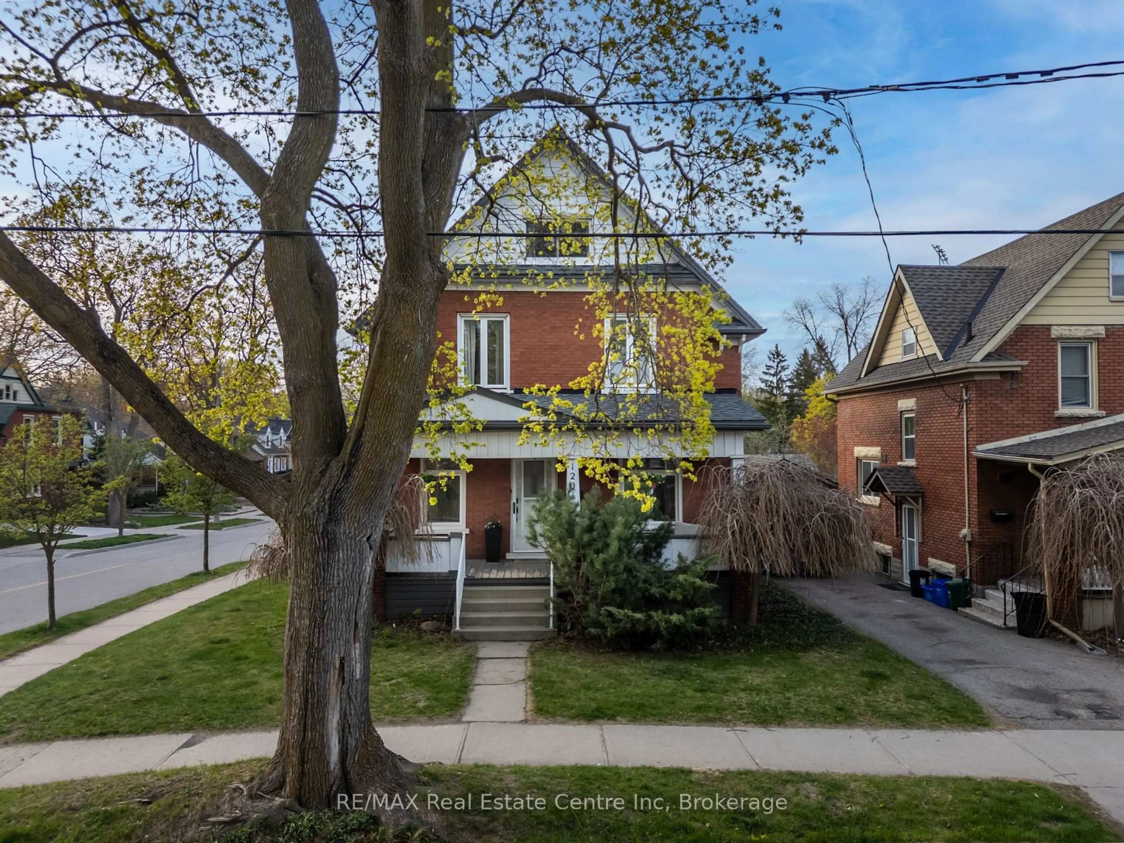 A pic from outside/outdoor area/front of a property/back of a property/a pic from drone, street for 120 Cameron St, Kitchener Ontario N2H 3A7
