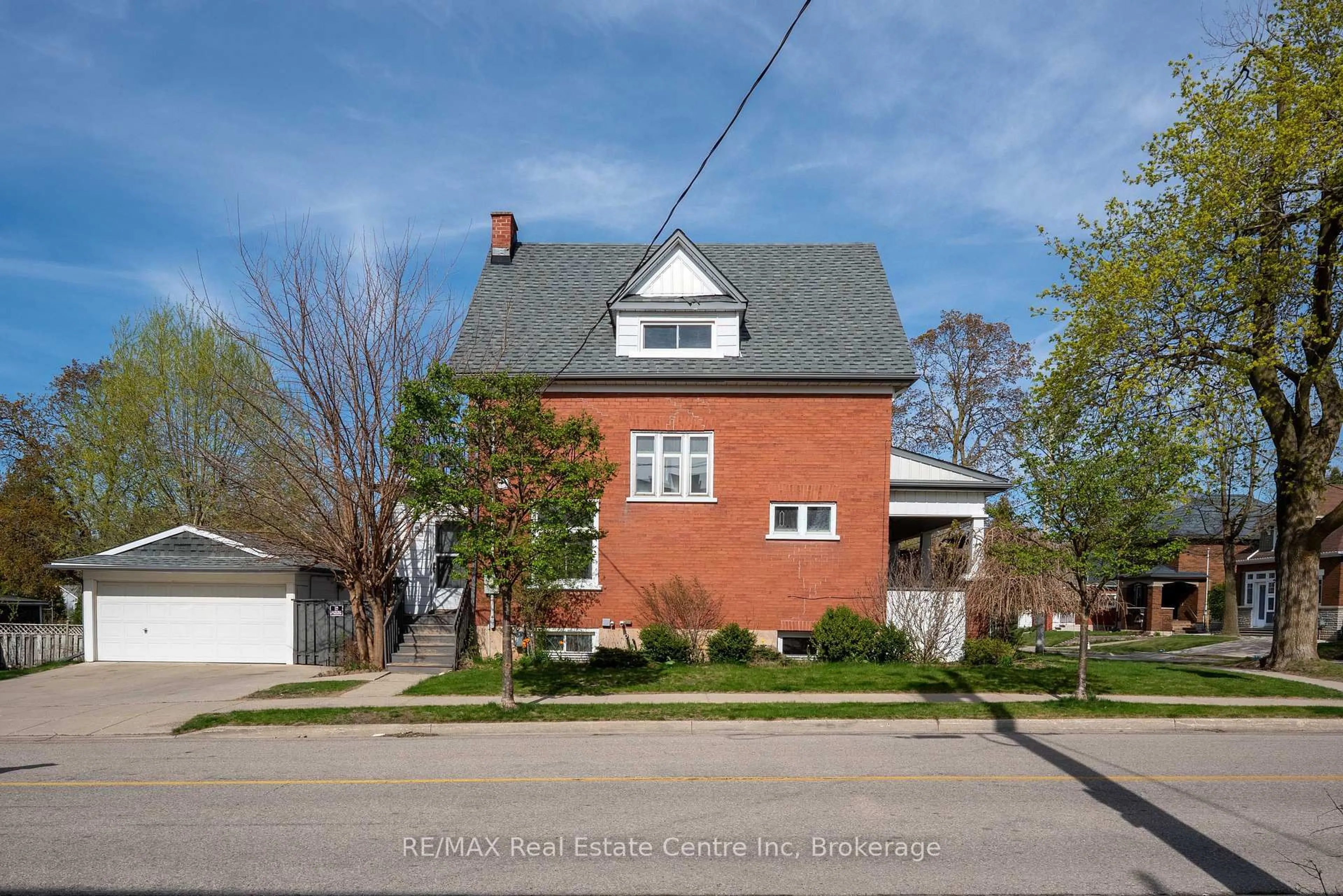 Home with brick exterior material, street for 120 Cameron St, Kitchener Ontario N2H 3A7