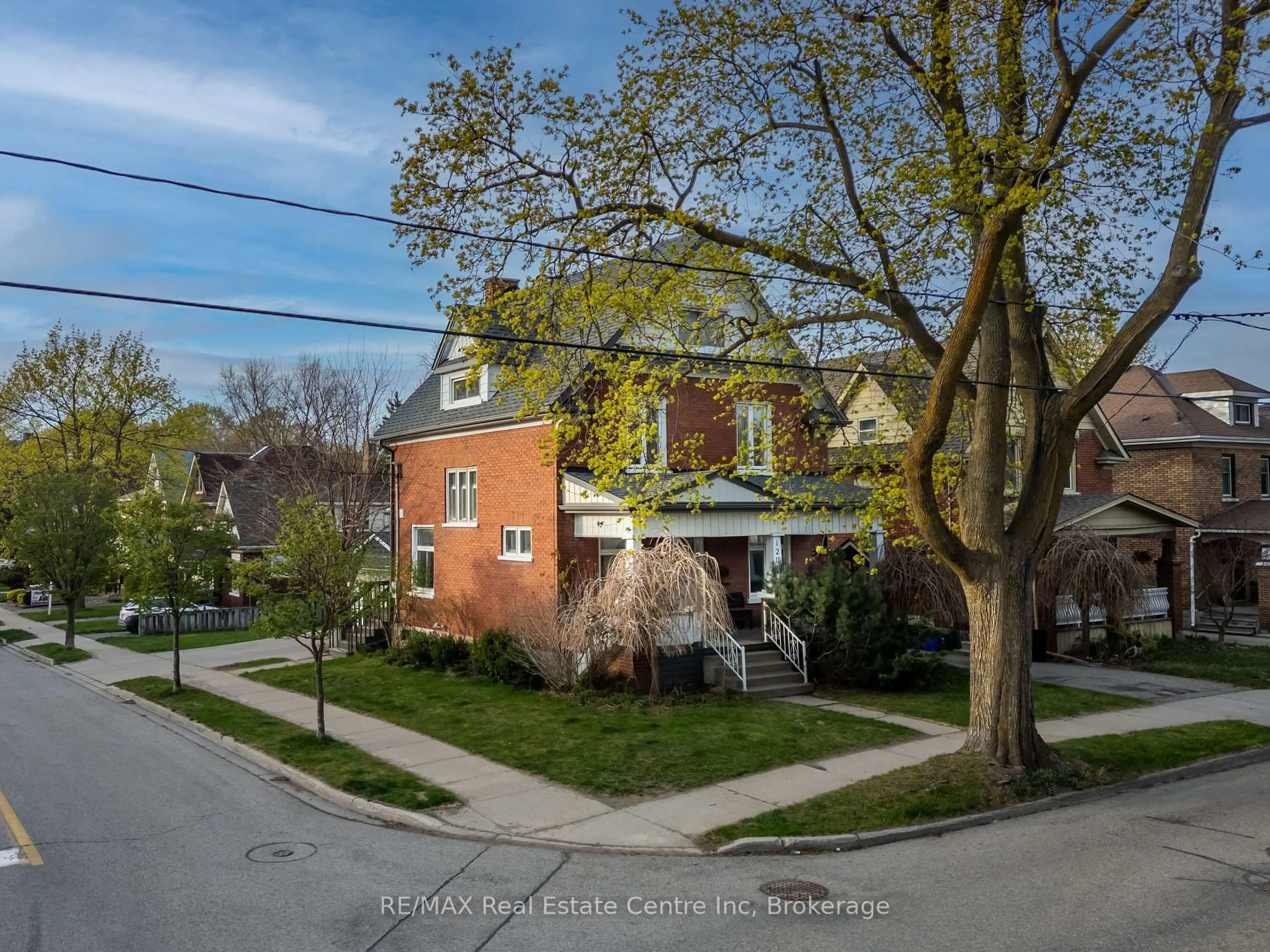 A pic from outside/outdoor area/front of a property/back of a property/a pic from drone, street for 120 Cameron St, Kitchener Ontario N2H 3A7