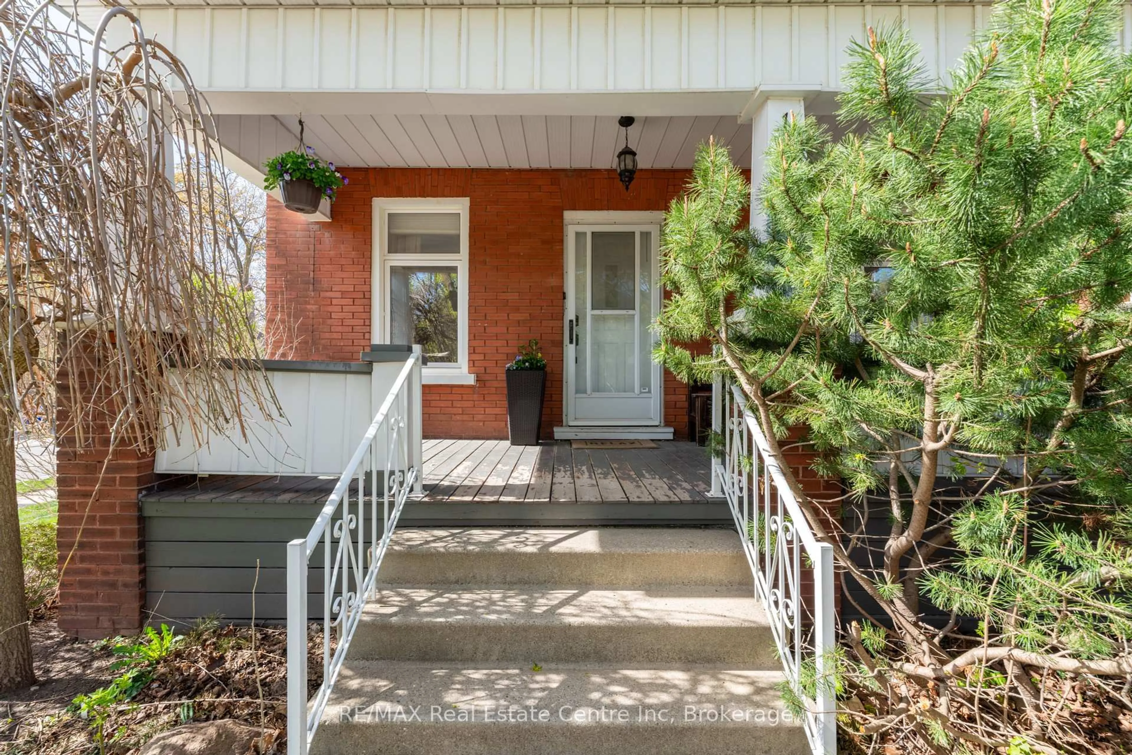 Unknown for 120 Cameron St, Kitchener Ontario N2H 3A7