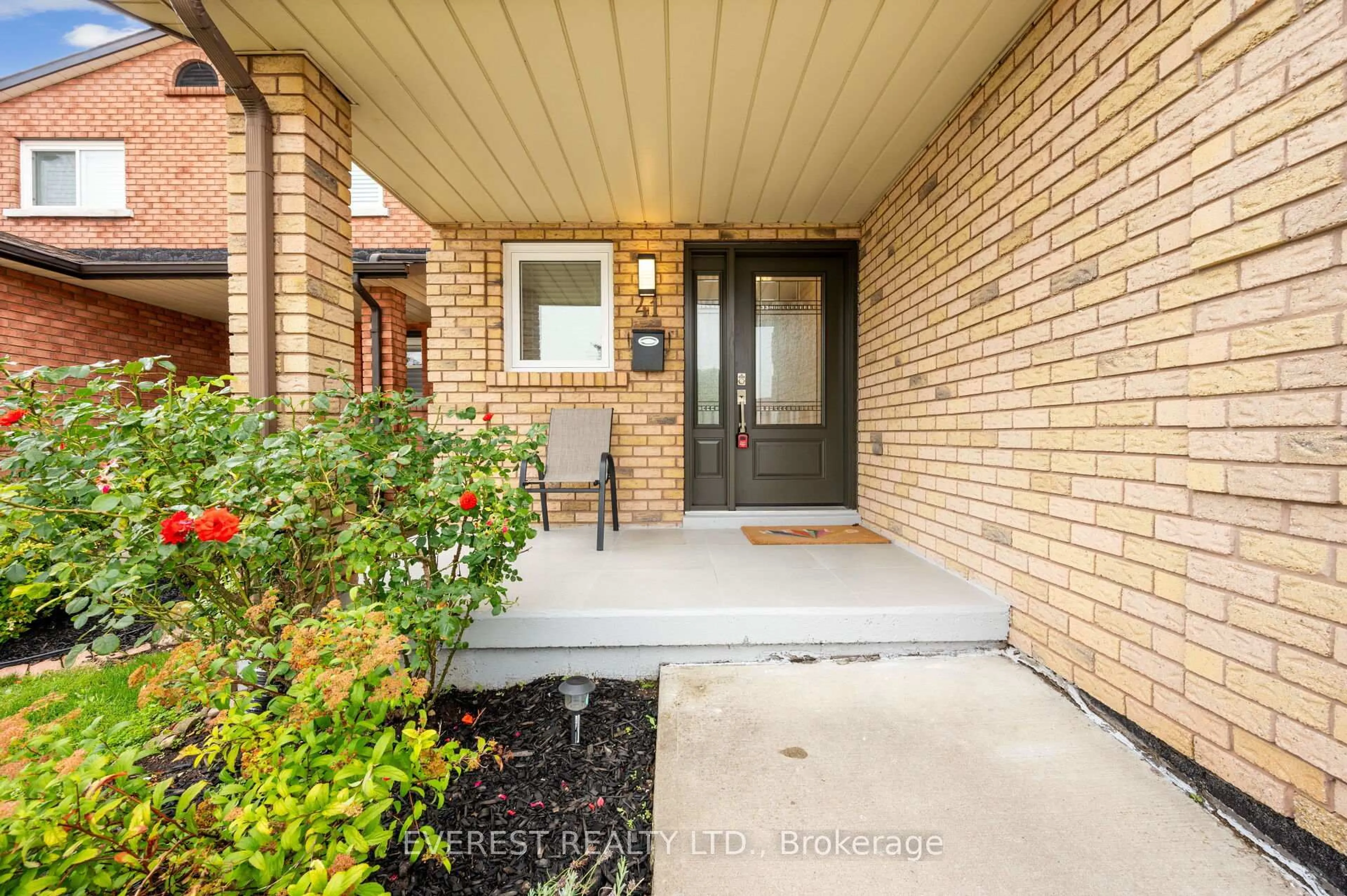 Indoor entryway for 41 JUNIPER Dr, Hamilton Ontario L8E 4C7
