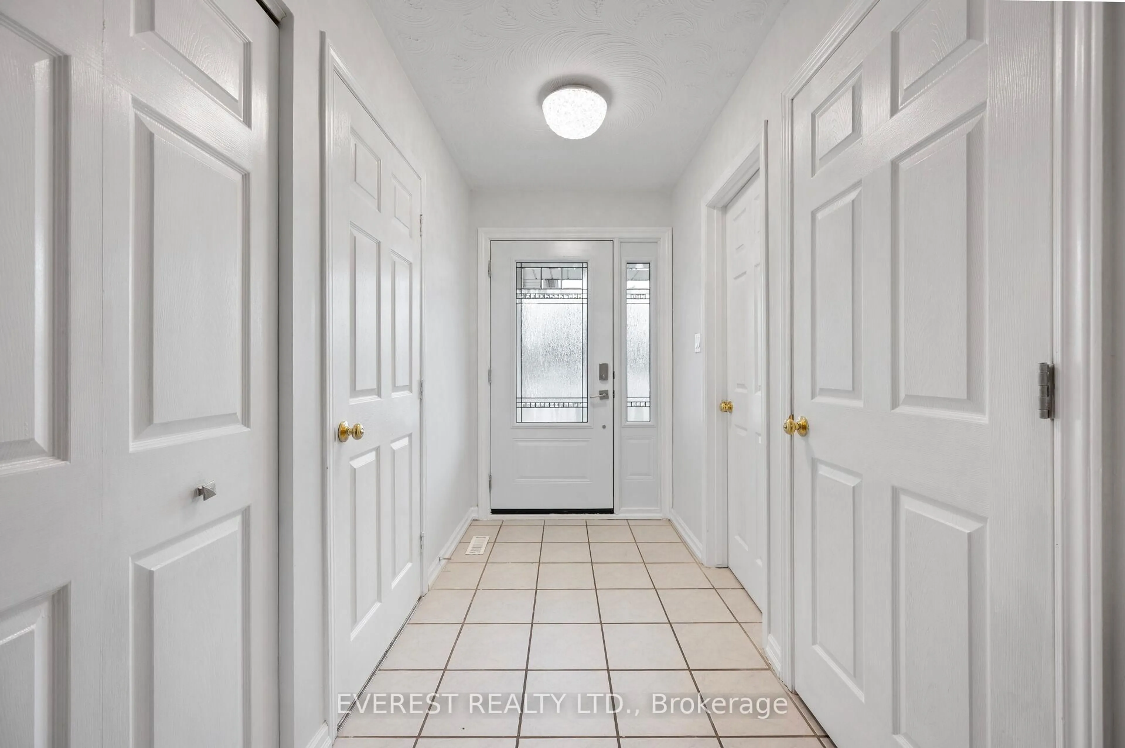 Indoor entryway for 41 JUNIPER Dr, Hamilton Ontario L8E 4C7