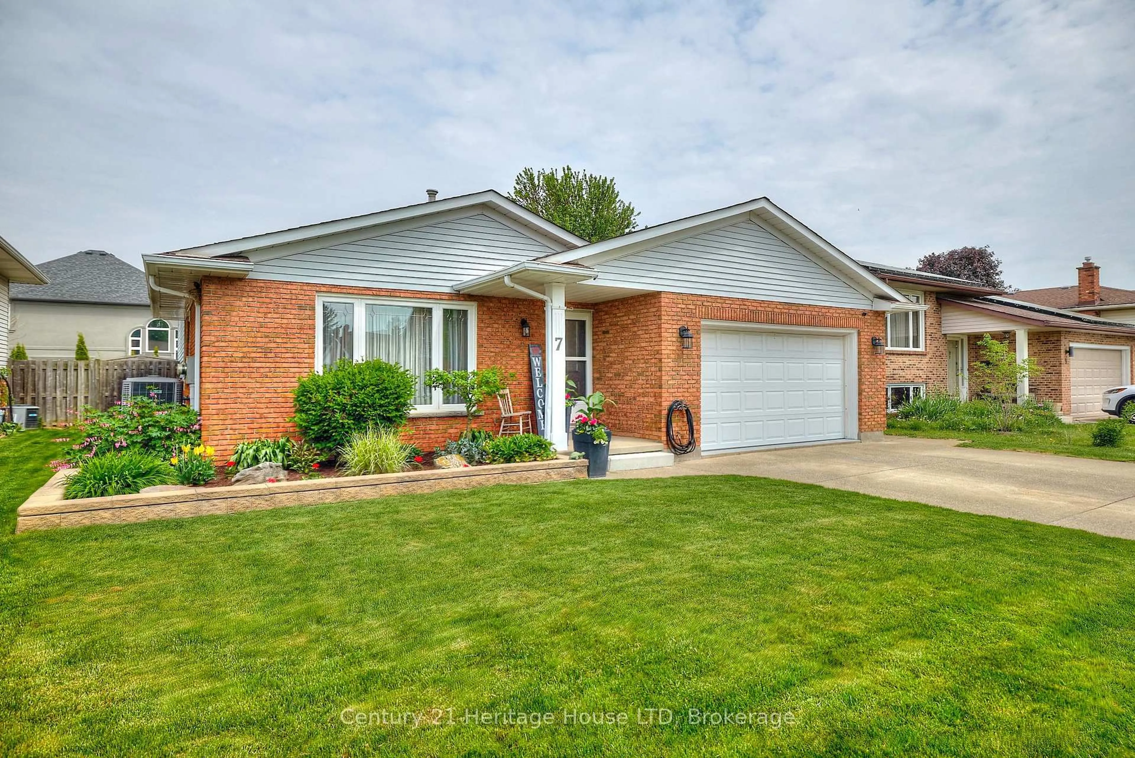 Home with brick exterior material, street for 7 HUNTINGTON Lane, St. Catharines Ontario L2S 3J5