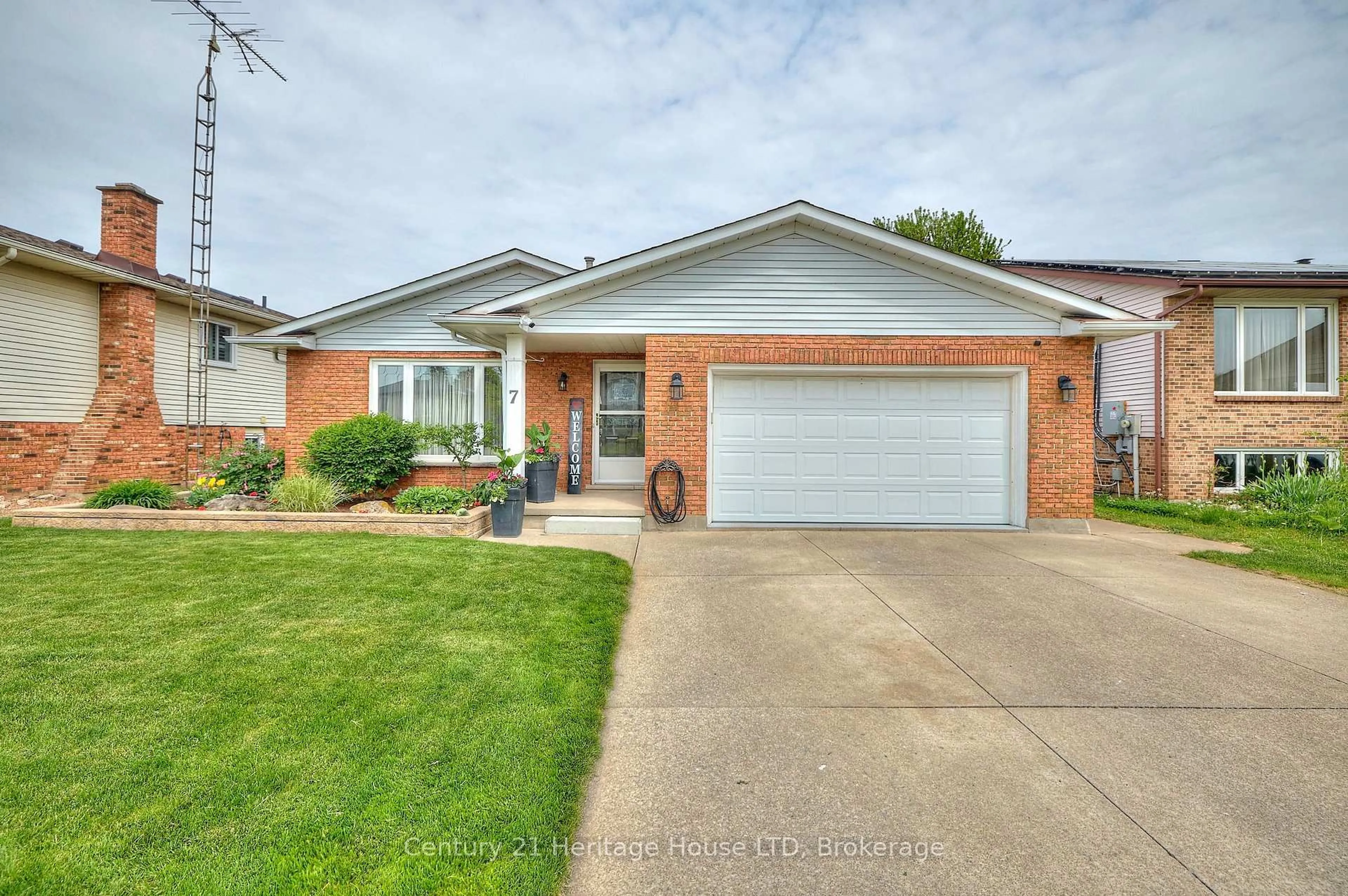 Home with brick exterior material, street for 7 HUNTINGTON Lane, St. Catharines Ontario L2S 3J5